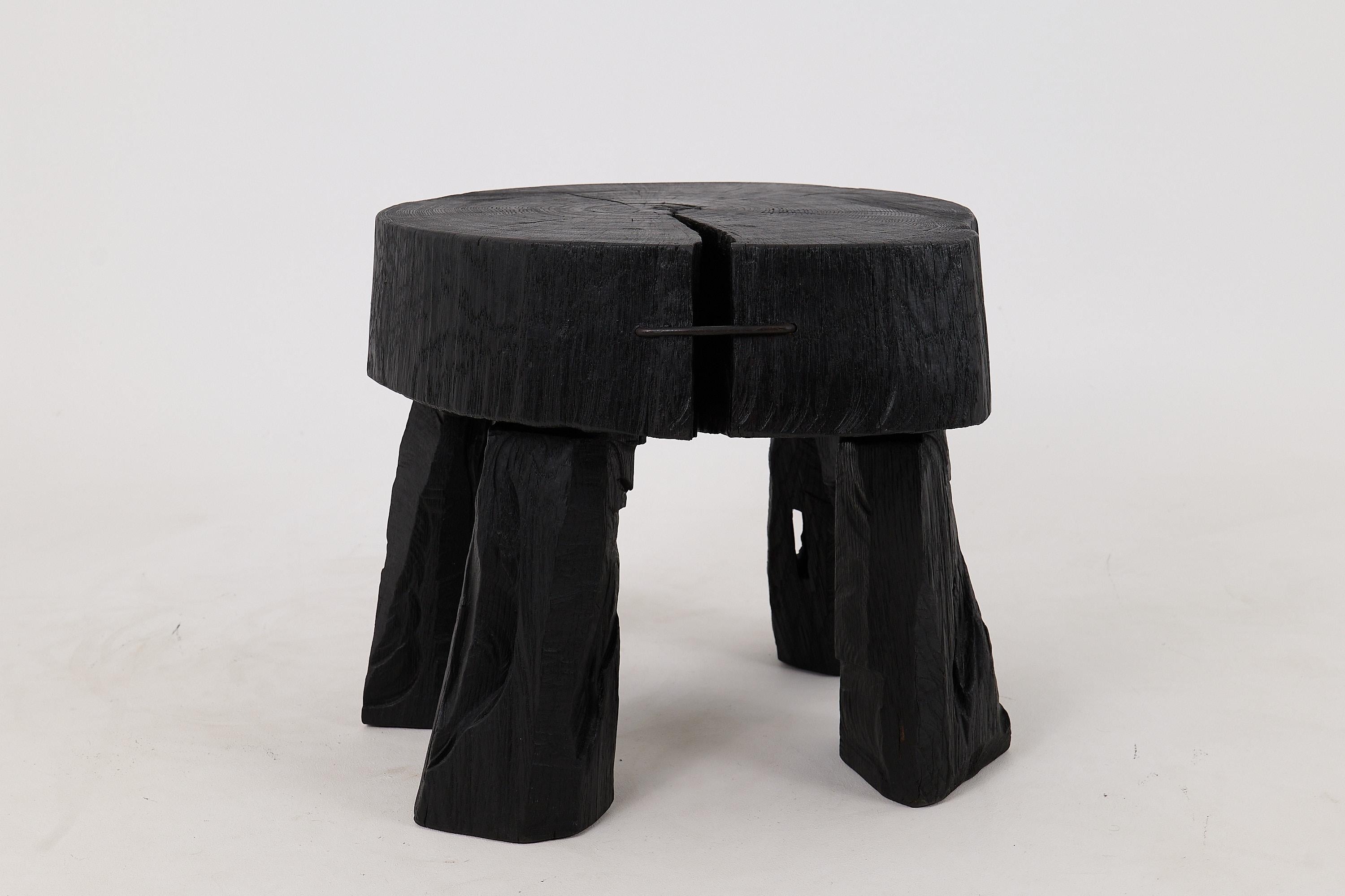 Logniture, Tavolino da caffè scultoreo rustico, legno di Oak Oak bruciato, unico nel suo genere