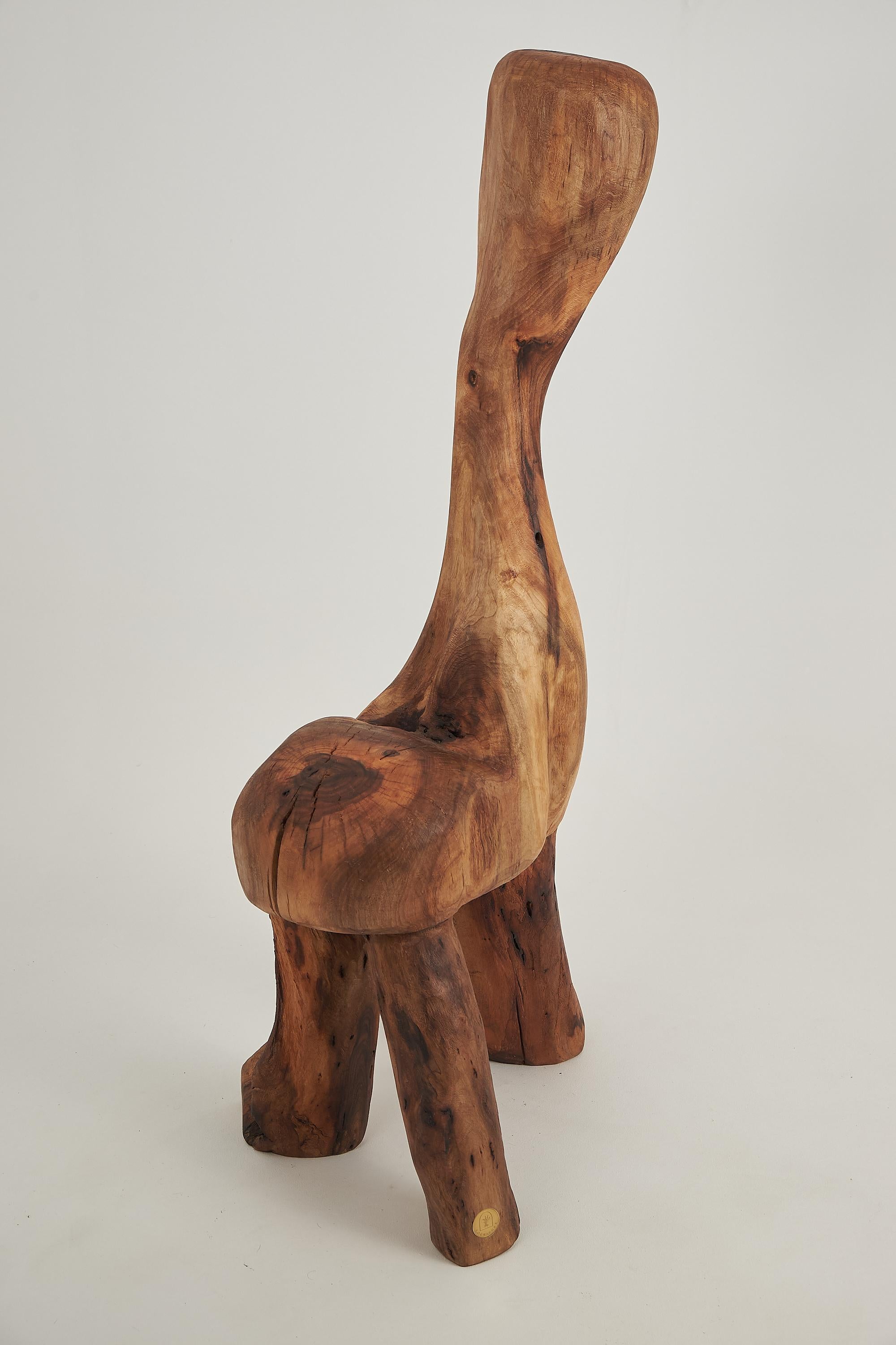 Logniture, Skulpturaler geschnitzter Stuhl aus Nussbaumholz, Log Furniture, einzigartig (Geschnitzt) im Angebot