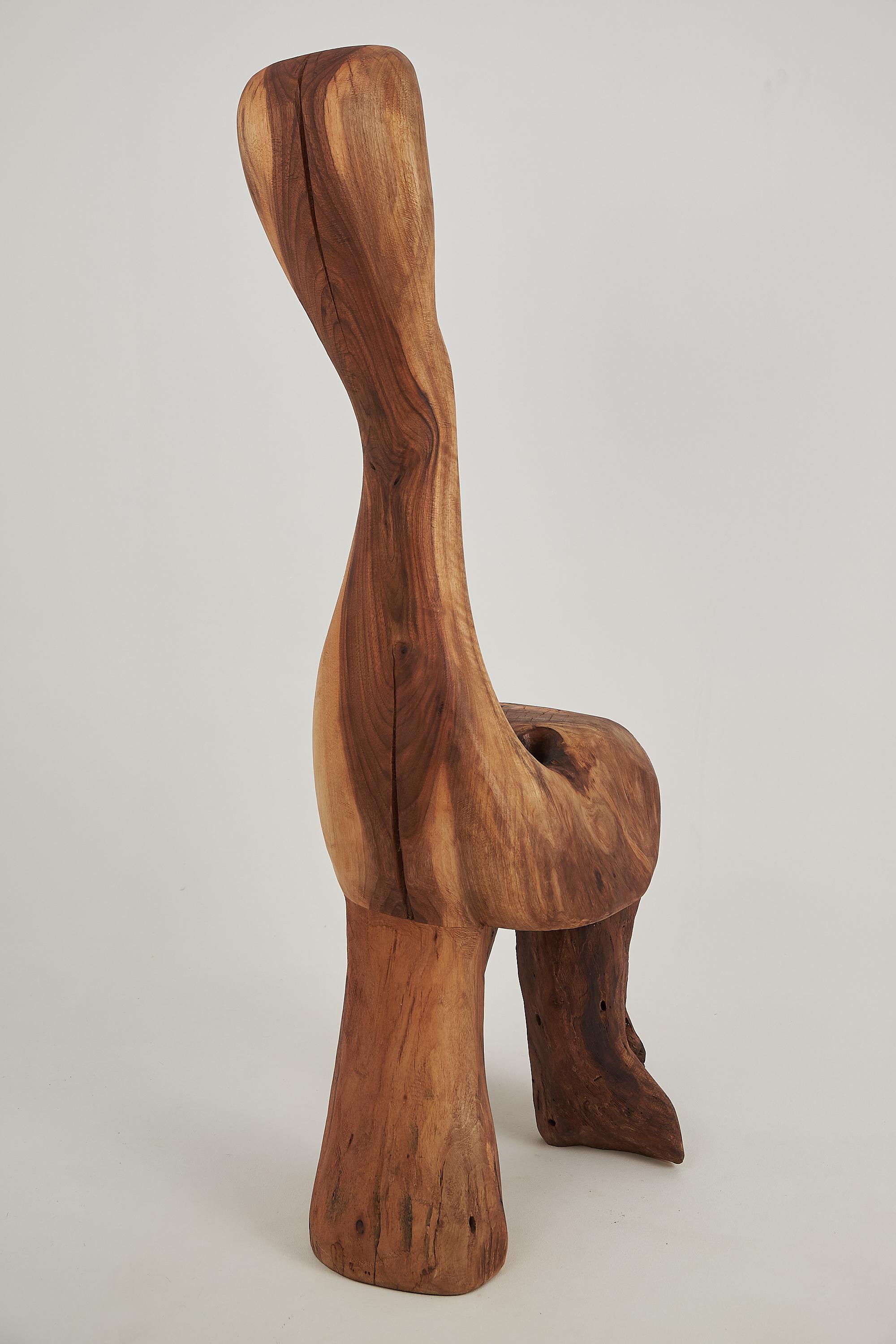 Logniture, Skulpturaler geschnitzter Stuhl aus Nussbaumholz, Log Furniture, einzigartig (Holz) im Angebot