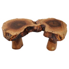 Mueble de tronco, Escultura tallada  Mesa Auxiliar De Madera De Nogal, Muebles De Tronco, Únicos