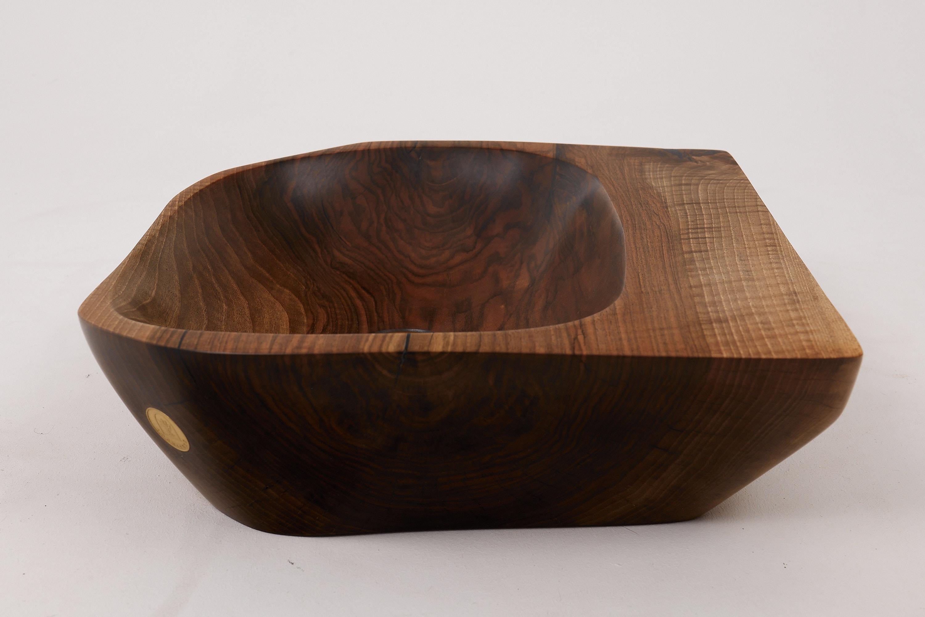 Mueble de tronco, Madera maciza de nogal tallada, Lavabo de baño, Trabajo original hecho a mano en Nuevo Estado en Stara Gradiška, HR