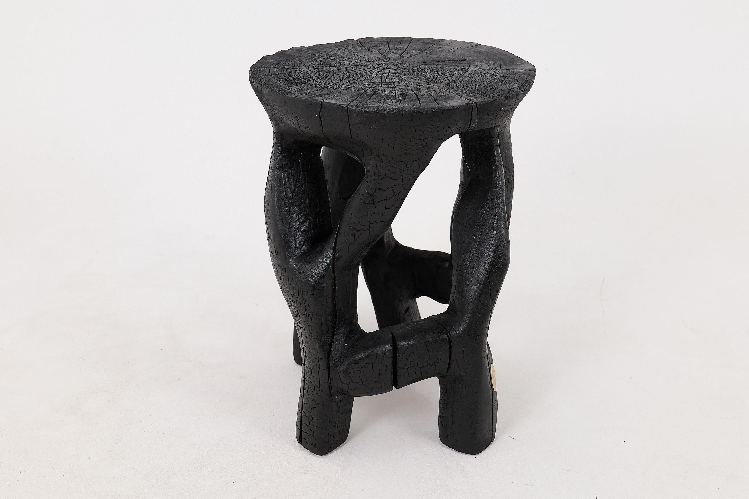 Logniture, Skulpturaler Beistelltisch aus Massivholz, geschliffenes schwarzes Holz, Satyrs im Zustand „Neu“ im Angebot in Stara Gradiška, HR