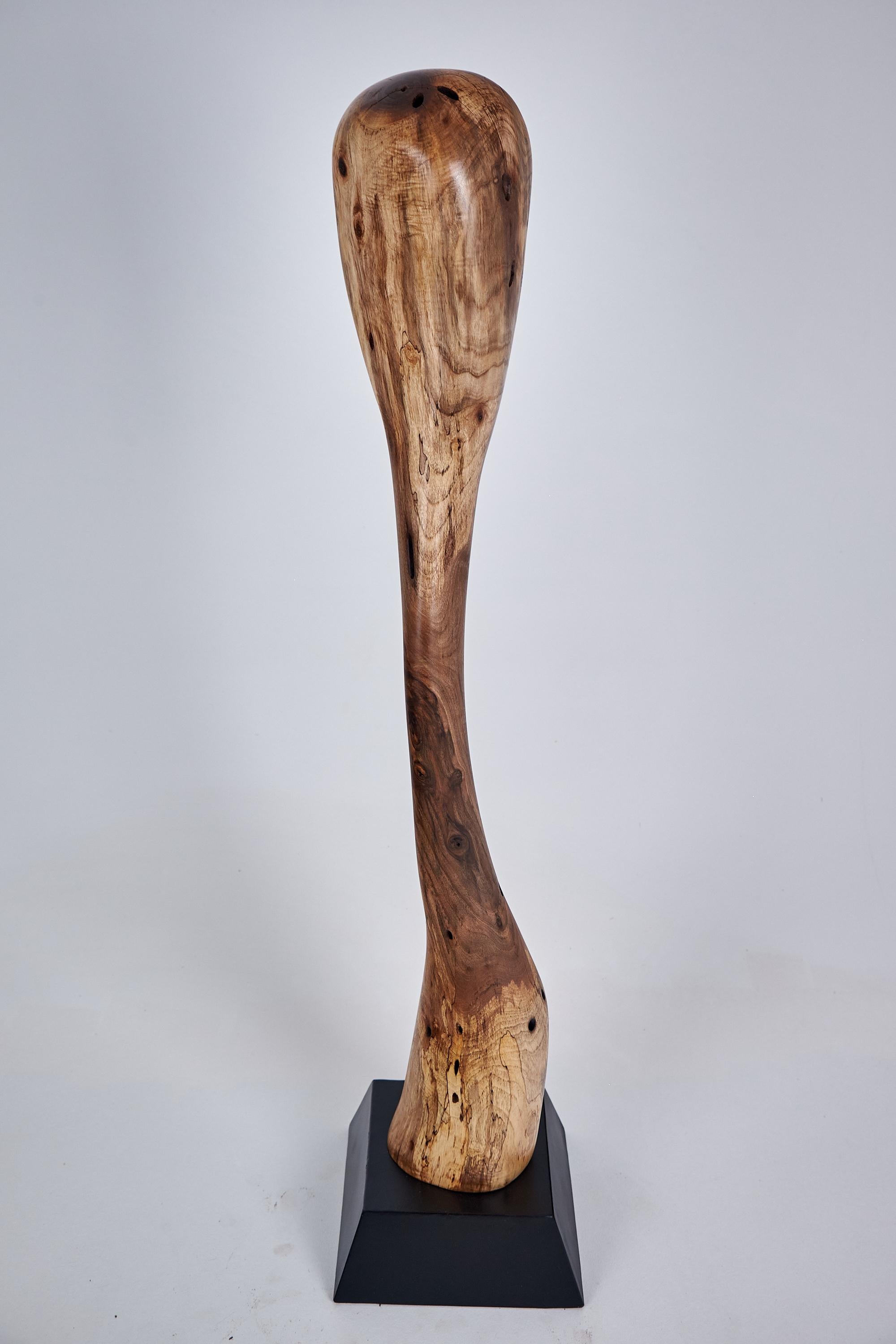Fatto a mano Logniture, scultura astratta in legno, intagliata con la motosega, noce in vendita