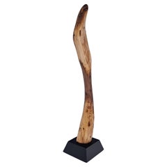 Logniture, Still Stand Abstract Wood Sculpture, Kettensäge geschnitzt, Nussbaum