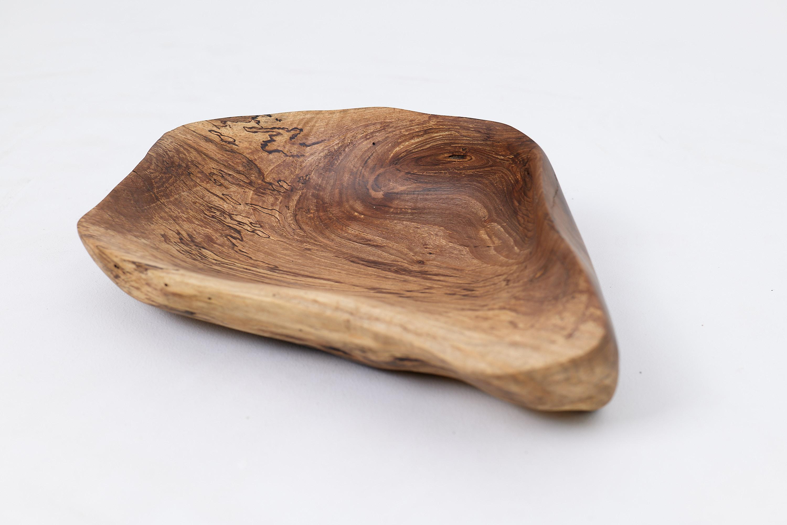 Elevate your home decor with our stunning carved walnut bowl, a true testament to artisanal craftsmanship. This bowl features a gracefully curved shape, making it not only a practical serving piece but also a striking decorative element. Handcrafted