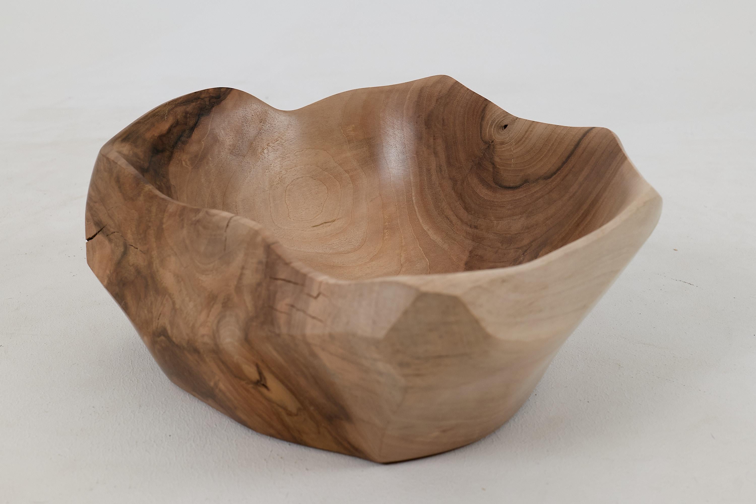 Logniture, Walnut Bowl, Handmade, Carved, Unique In New Condition For Sale In Stara Gradiška, HR