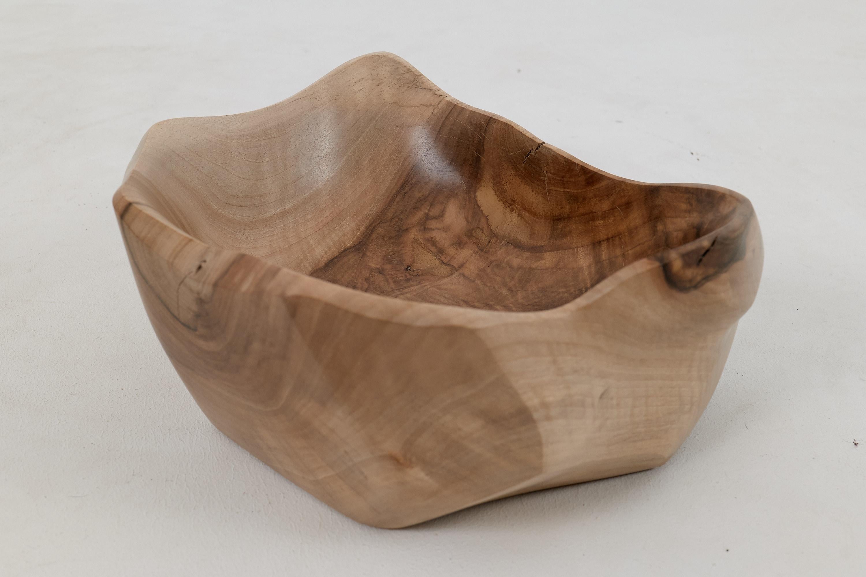 Logniture, Walnut Bowl, Handmade, Carved, Unique For Sale 3