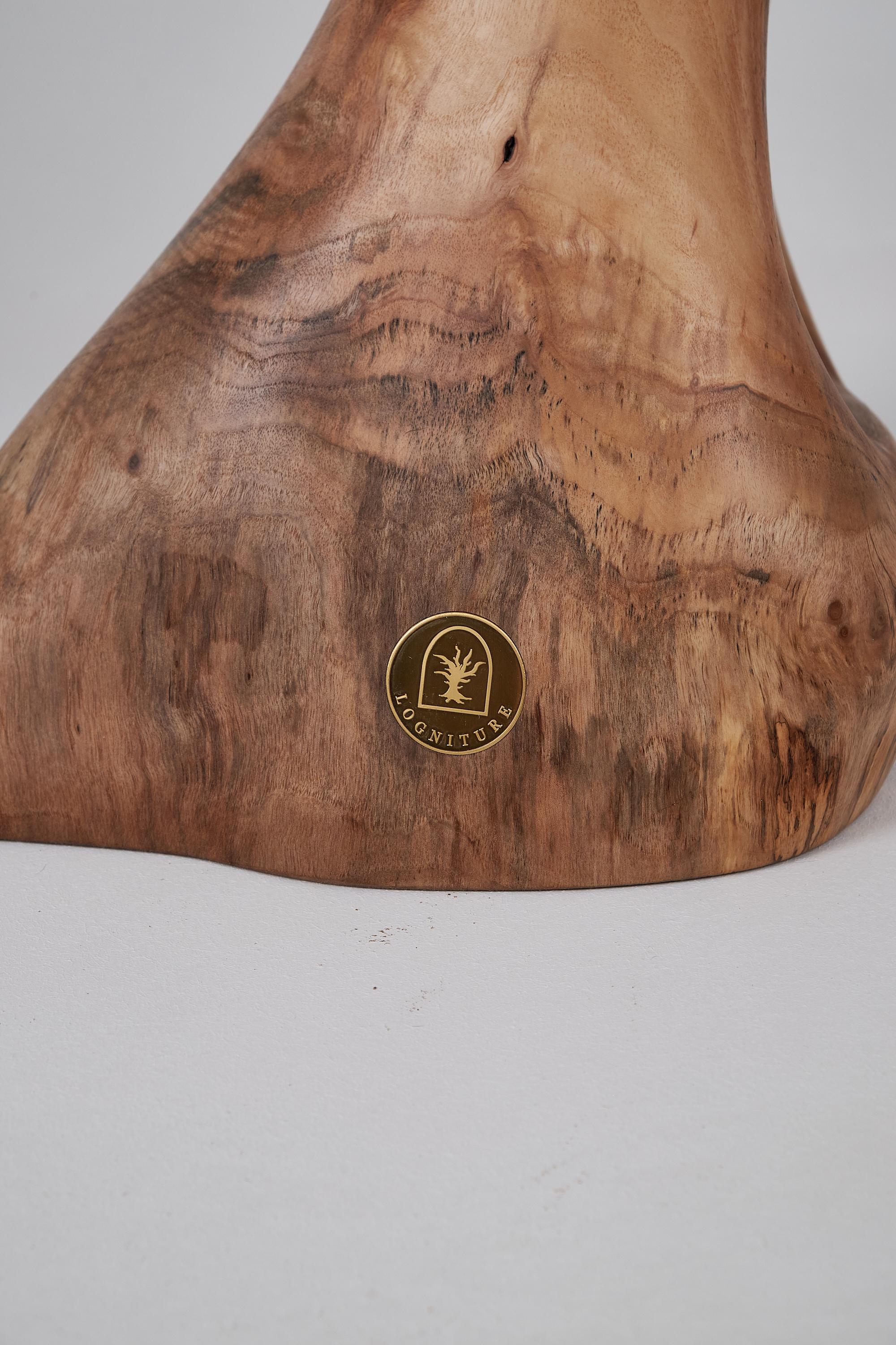 Logniture, Skulpturaler Beistelltisch aus massivem Walnussholz, Original Contemporary Design im Angebot 2