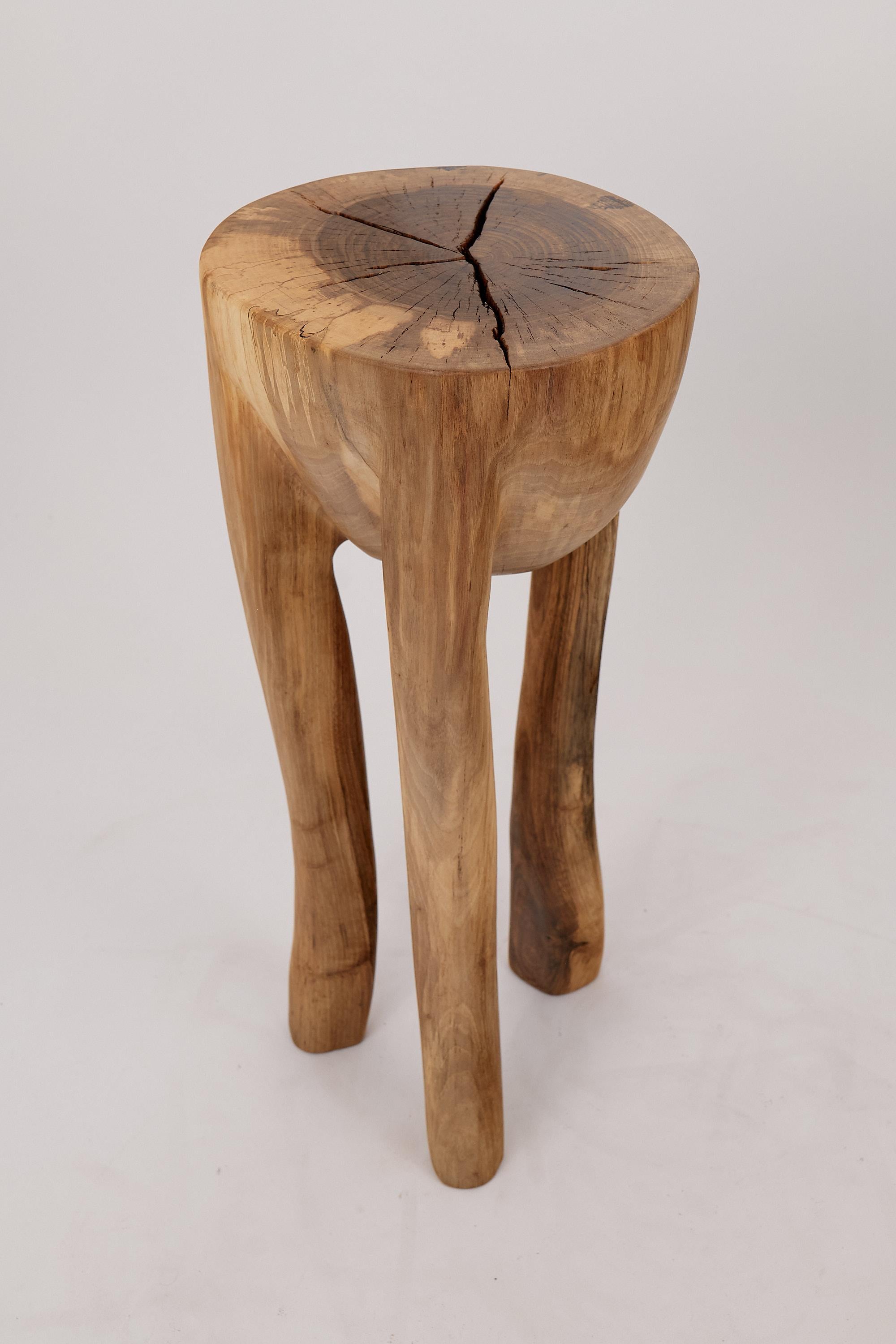 Logniture, Skulpturaler Beistelltisch aus massivem Walnussholz, Original Contemporary Design im Angebot 2