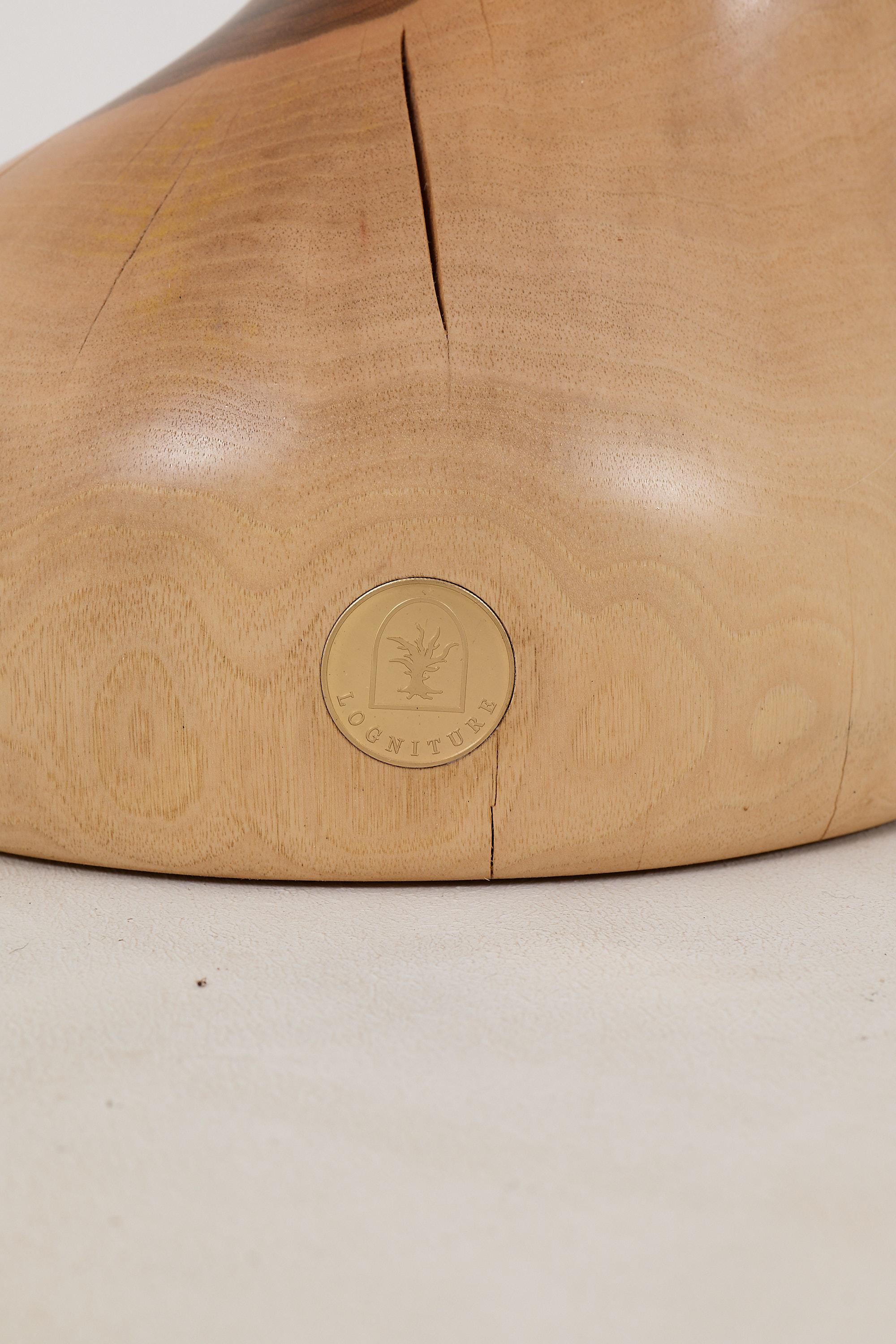 Logniture, Mesa Auxiliar Escultórica de Madera Maciza de Nogal, Original Diseño Contemporáneo en venta 3