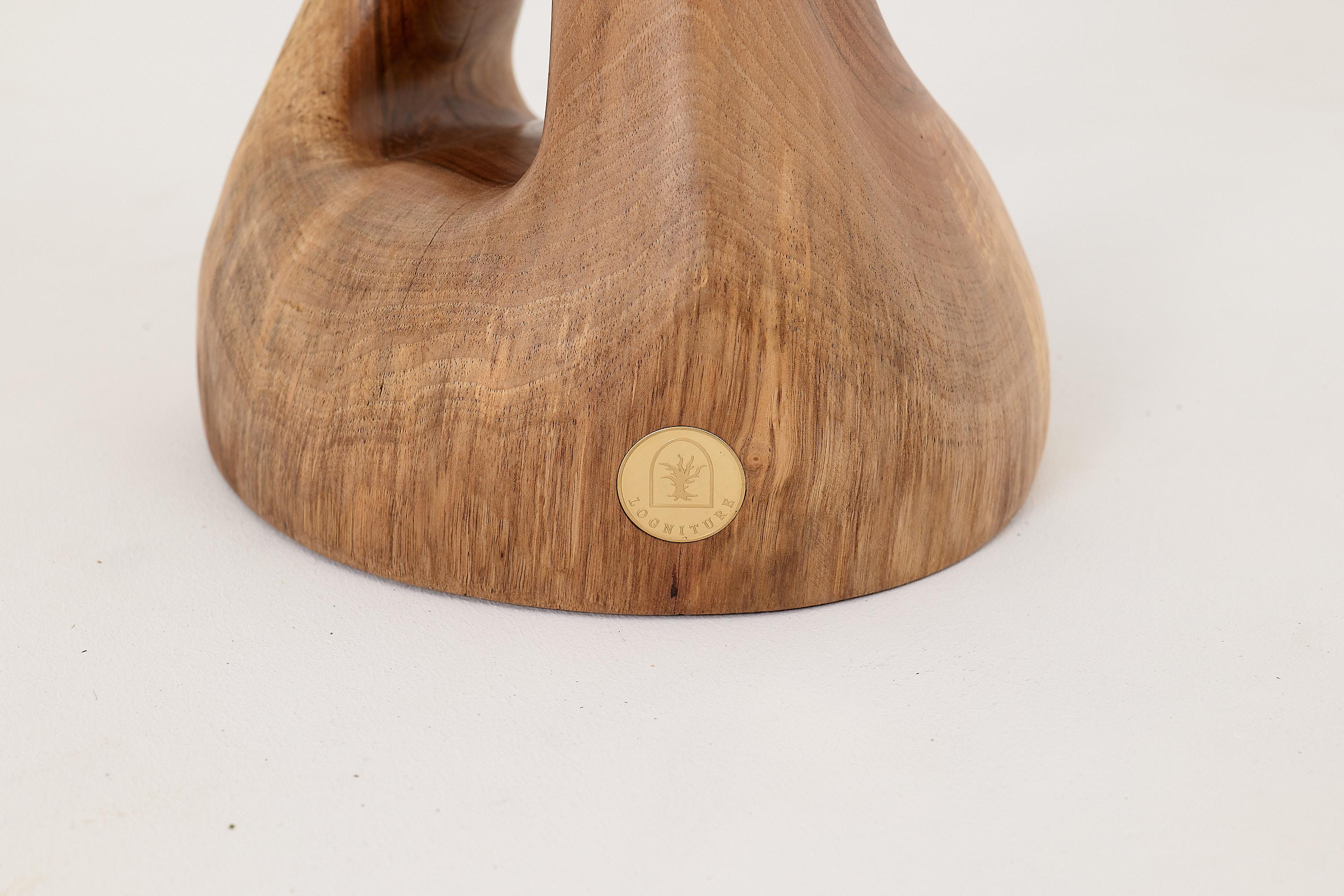 Logniture, Tavolino scultoreo in legno massiccio di noce, design contemporaneo originale in vendita 2