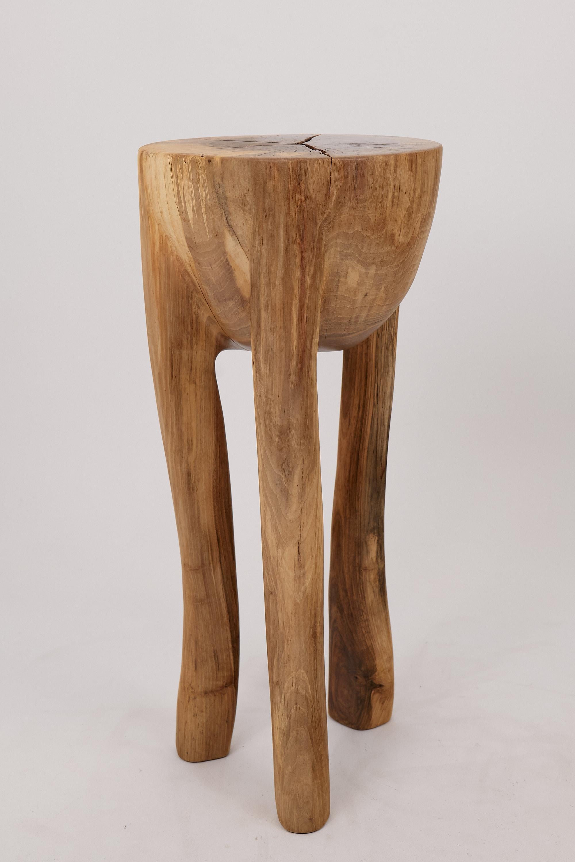 Logniture, Skulpturaler Beistelltisch aus massivem Walnussholz, Original Contemporary Design im Angebot 3