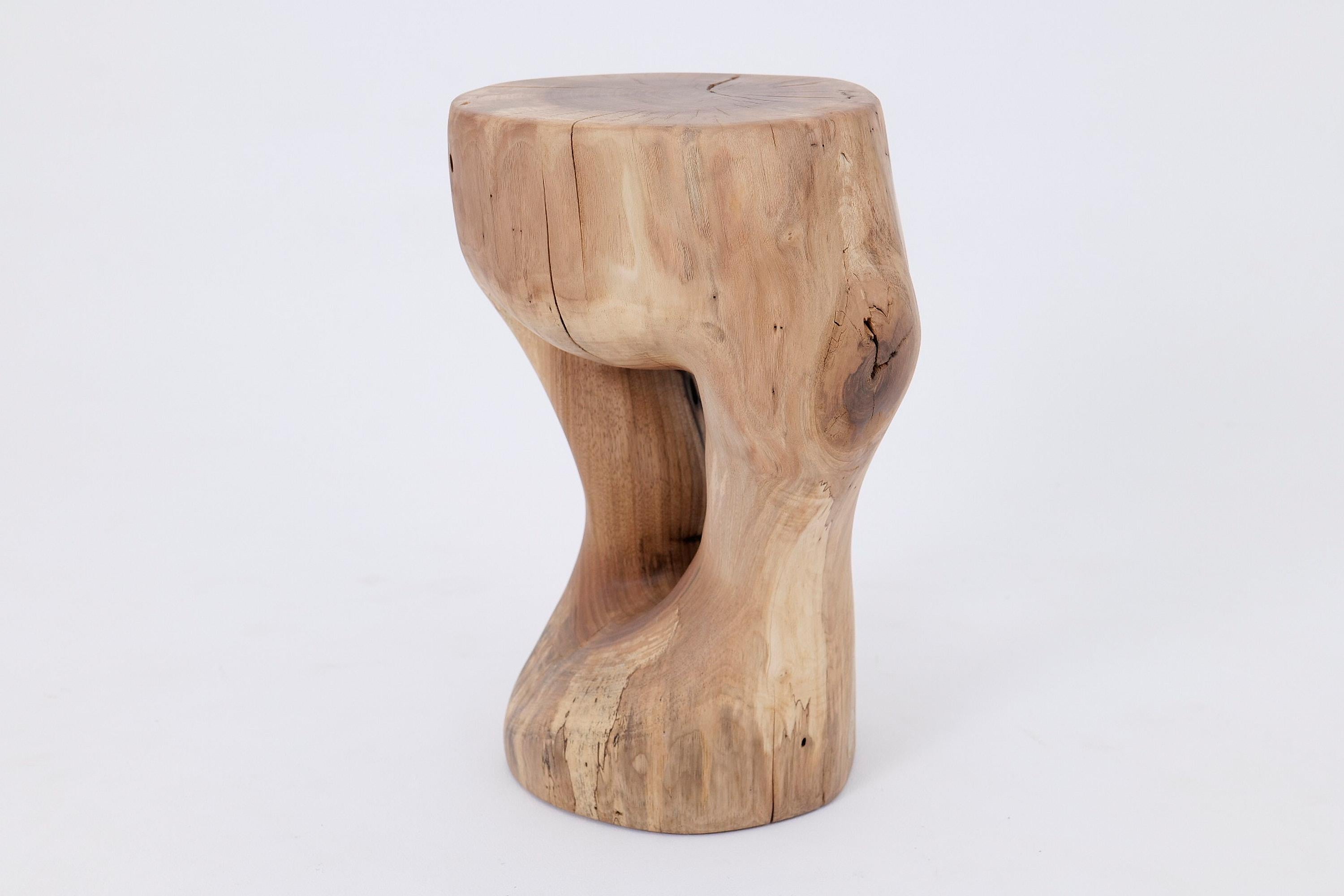Logniture, table d'appoint sculpturale en bois massif de noyer, design contemporain original en vente 3