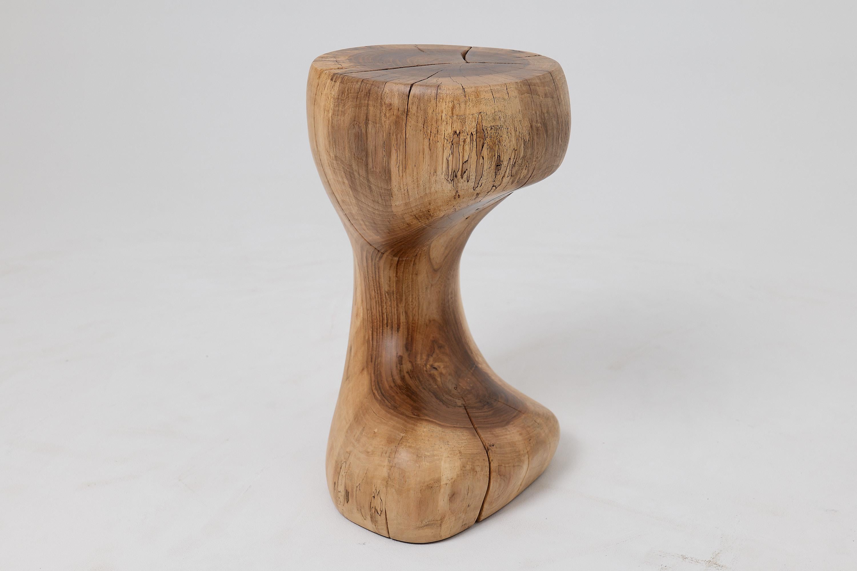 Logniture, Walnut Solid Wood Sculptural Side Table, Original Contemporary Design in vendita 3