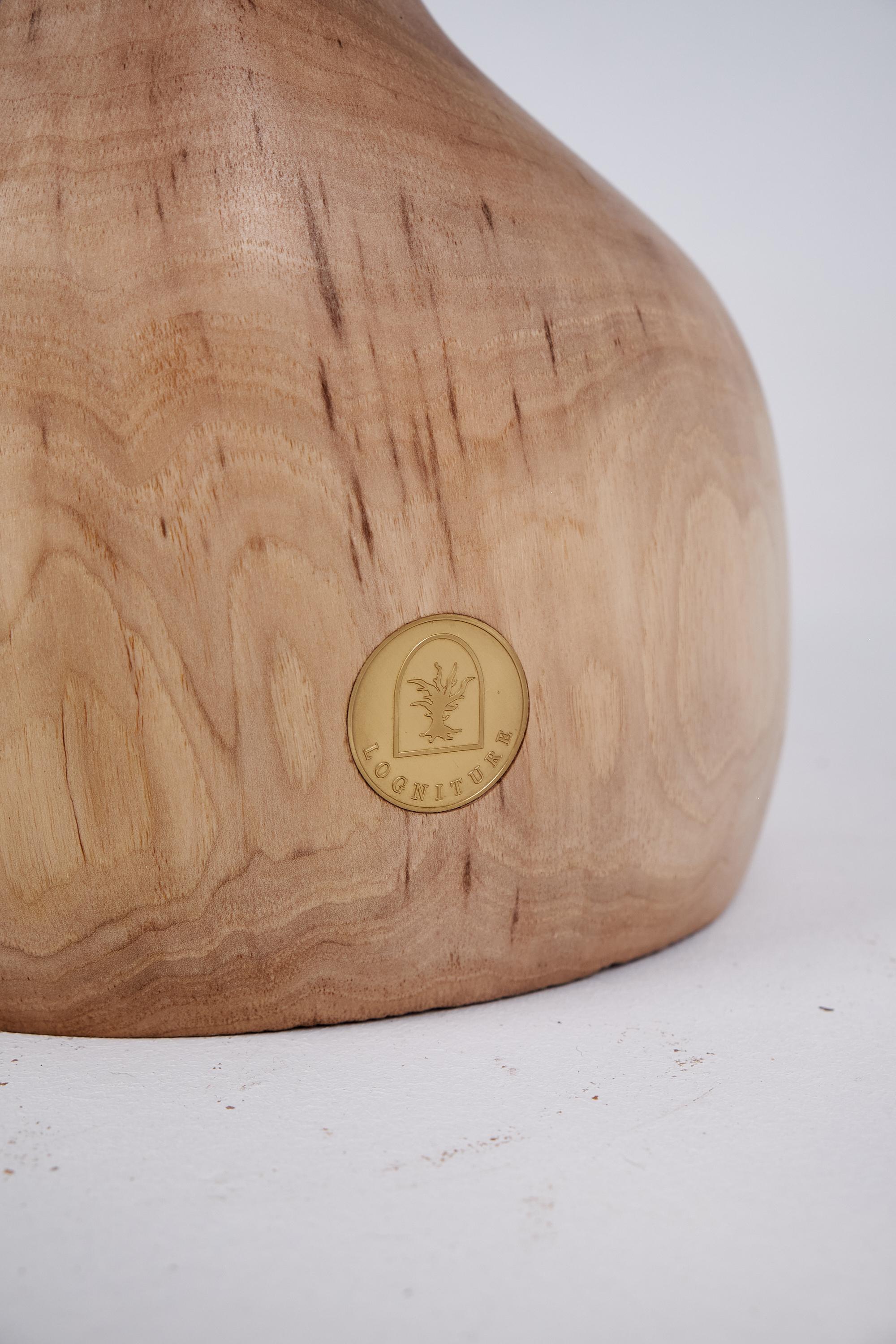 Logniture, Mesa Auxiliar Escultórica de Madera Maciza de Nogal, Original Diseño Contemporáneo 5