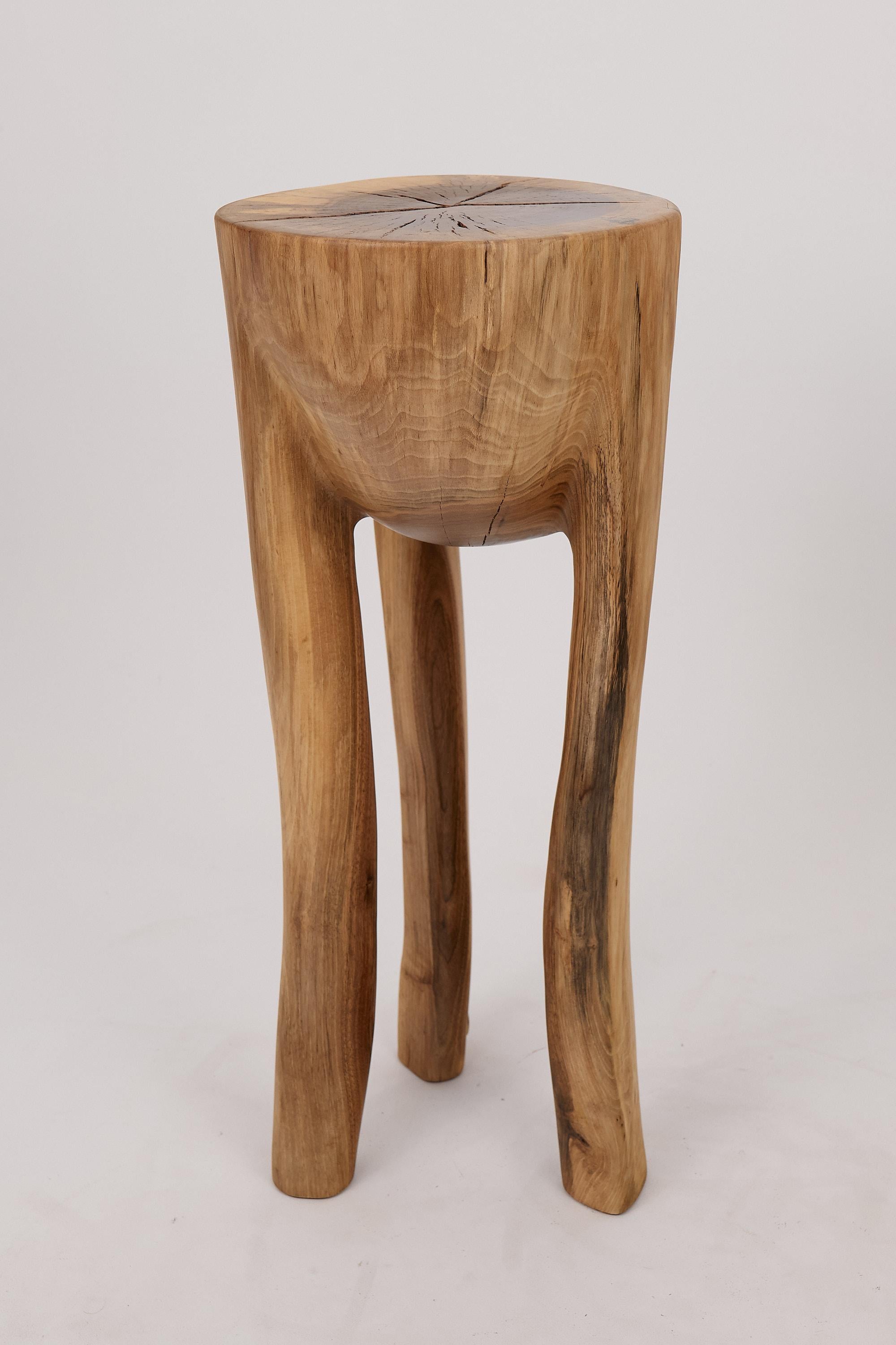 Logniture, Skulpturaler Beistelltisch aus massivem Walnussholz, Original Contemporary Design im Angebot 4
