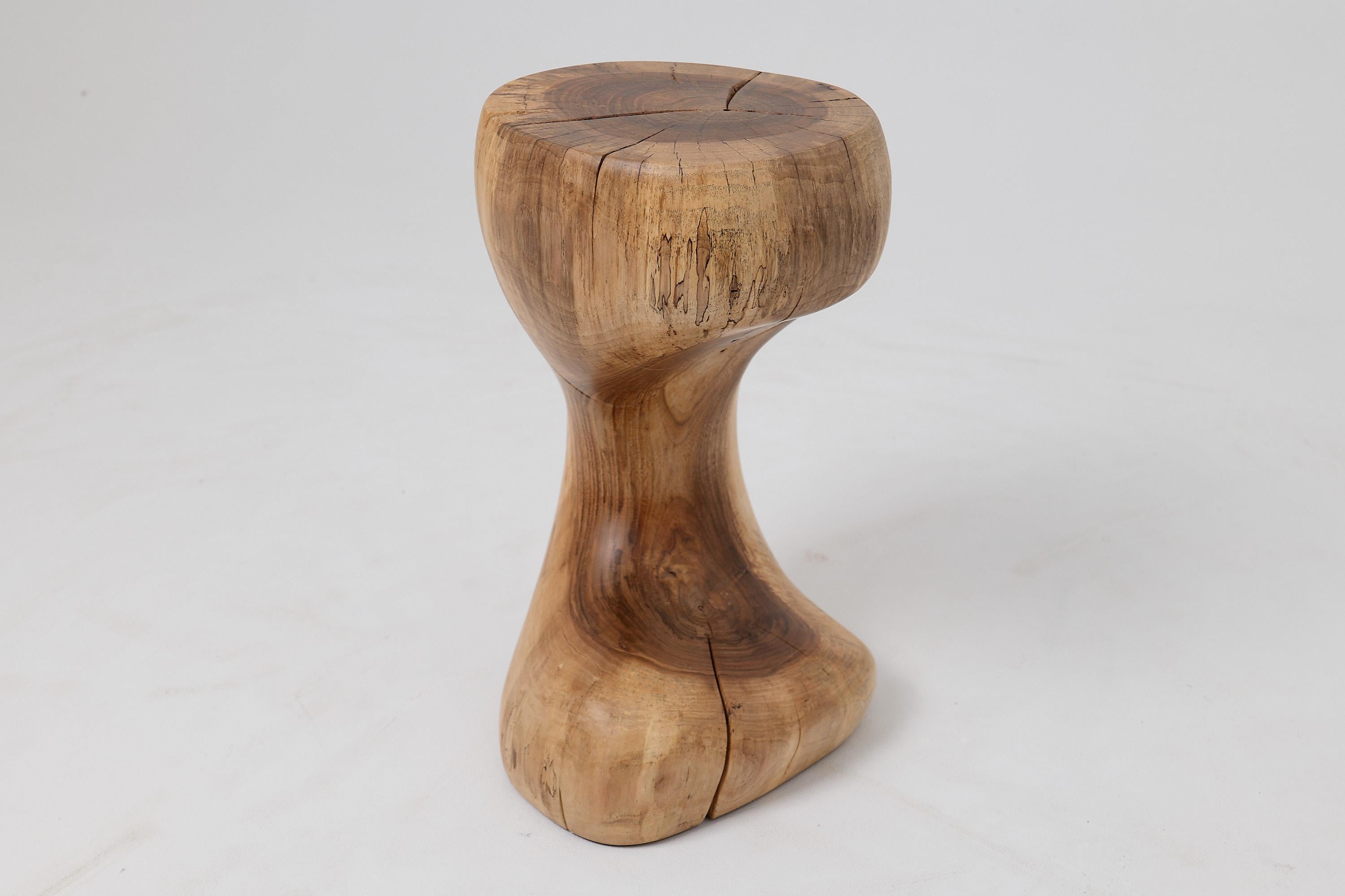Logniture, Walnut Solid Wood Sculptural Side Table, Original Contemporary Design in vendita 4