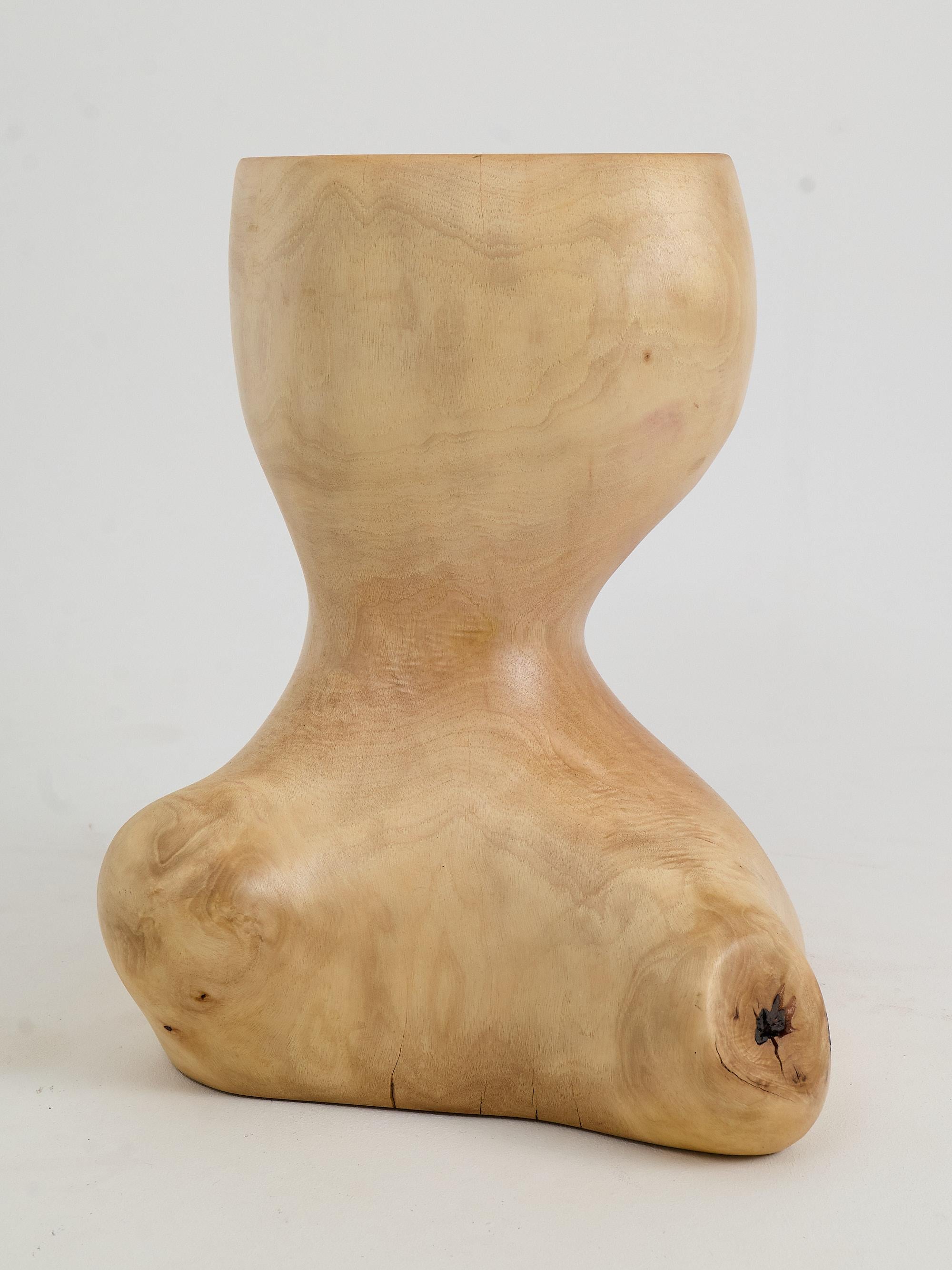 Logniture, Mesa Auxiliar Escultórica de Madera Maciza de Nogal, Original Diseño Contemporáneo en venta 6