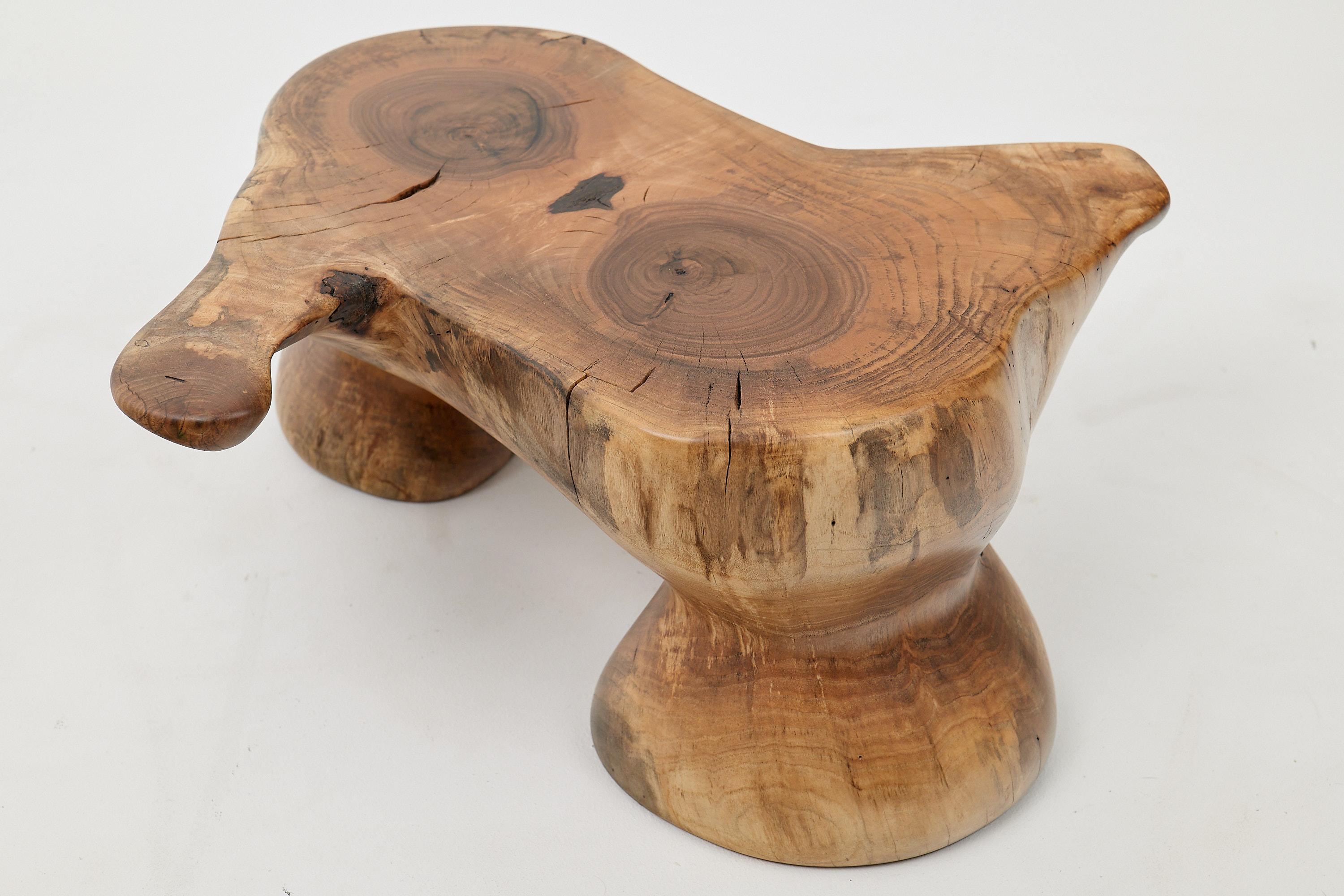 Logniture, Mesa Auxiliar Escultórica de Madera Maciza de Nogal, Original Diseño Contemporáneo en venta 6