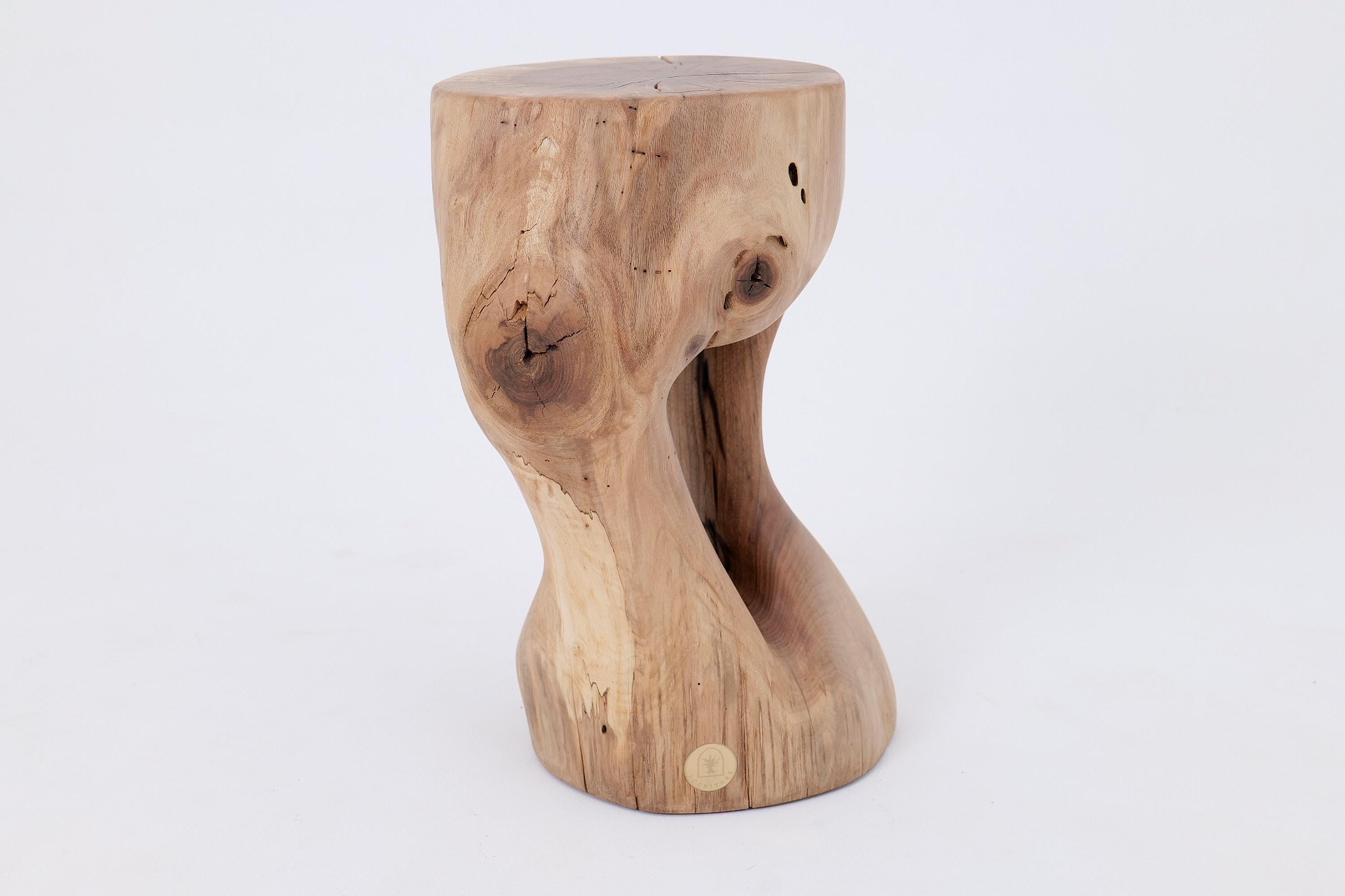 Logniture, table d'appoint sculpturale en bois massif de noyer, design contemporain original en vente 5
