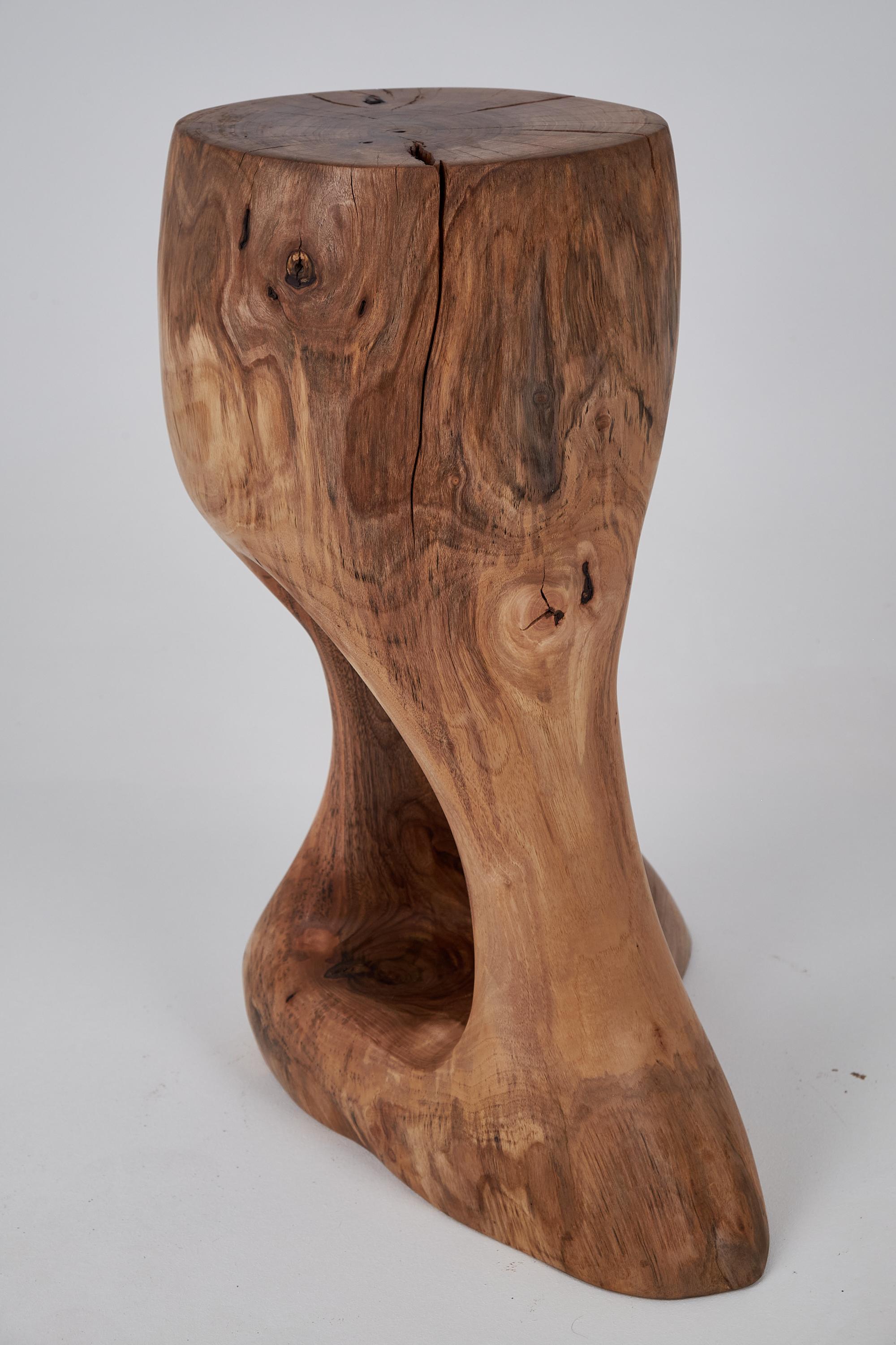 Logniture, Skulpturaler Beistelltisch aus massivem Walnussholz, Original Contemporary Design im Angebot 8