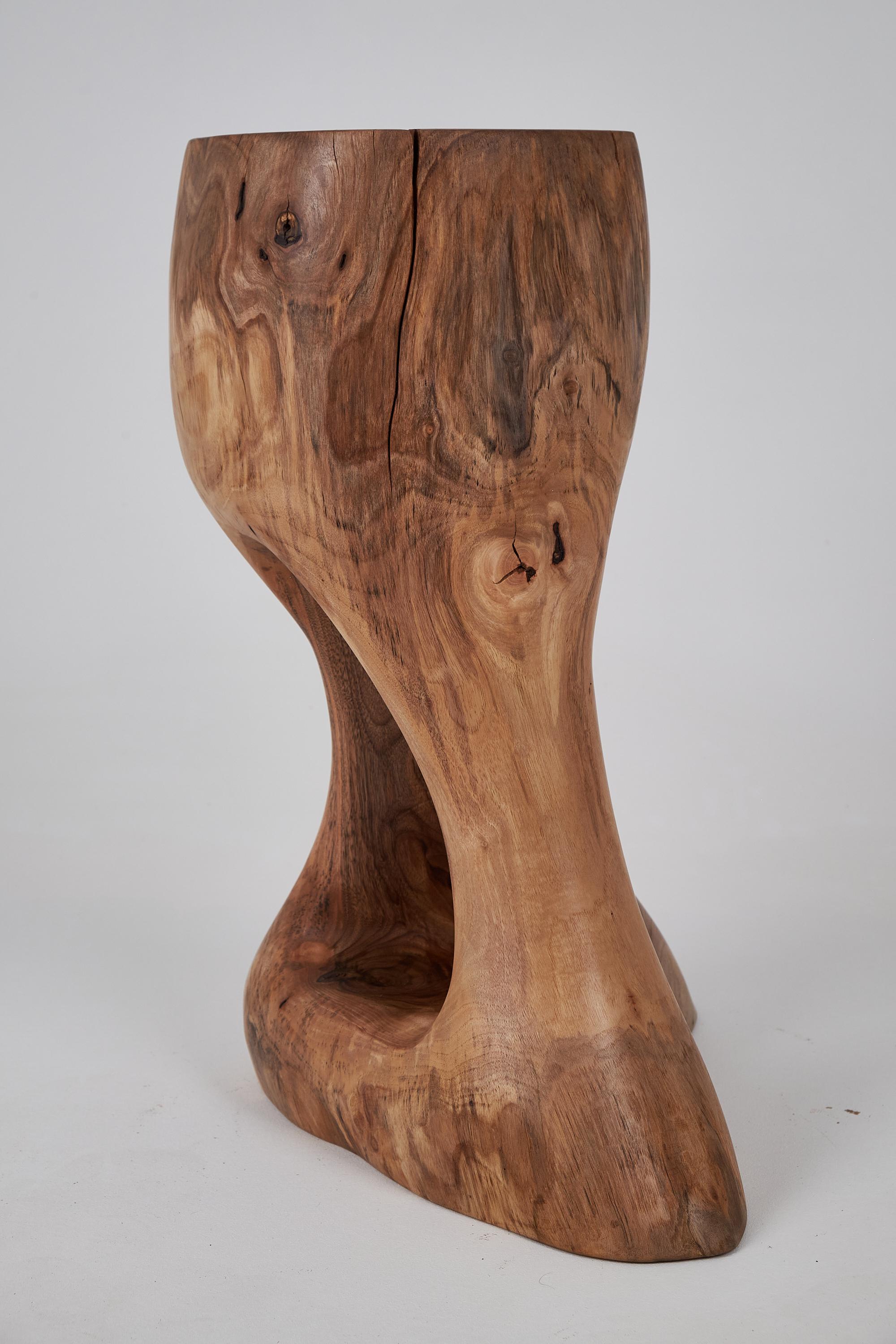 Logniture, Skulpturaler Beistelltisch aus massivem Walnussholz, Original Contemporary Design im Angebot 9