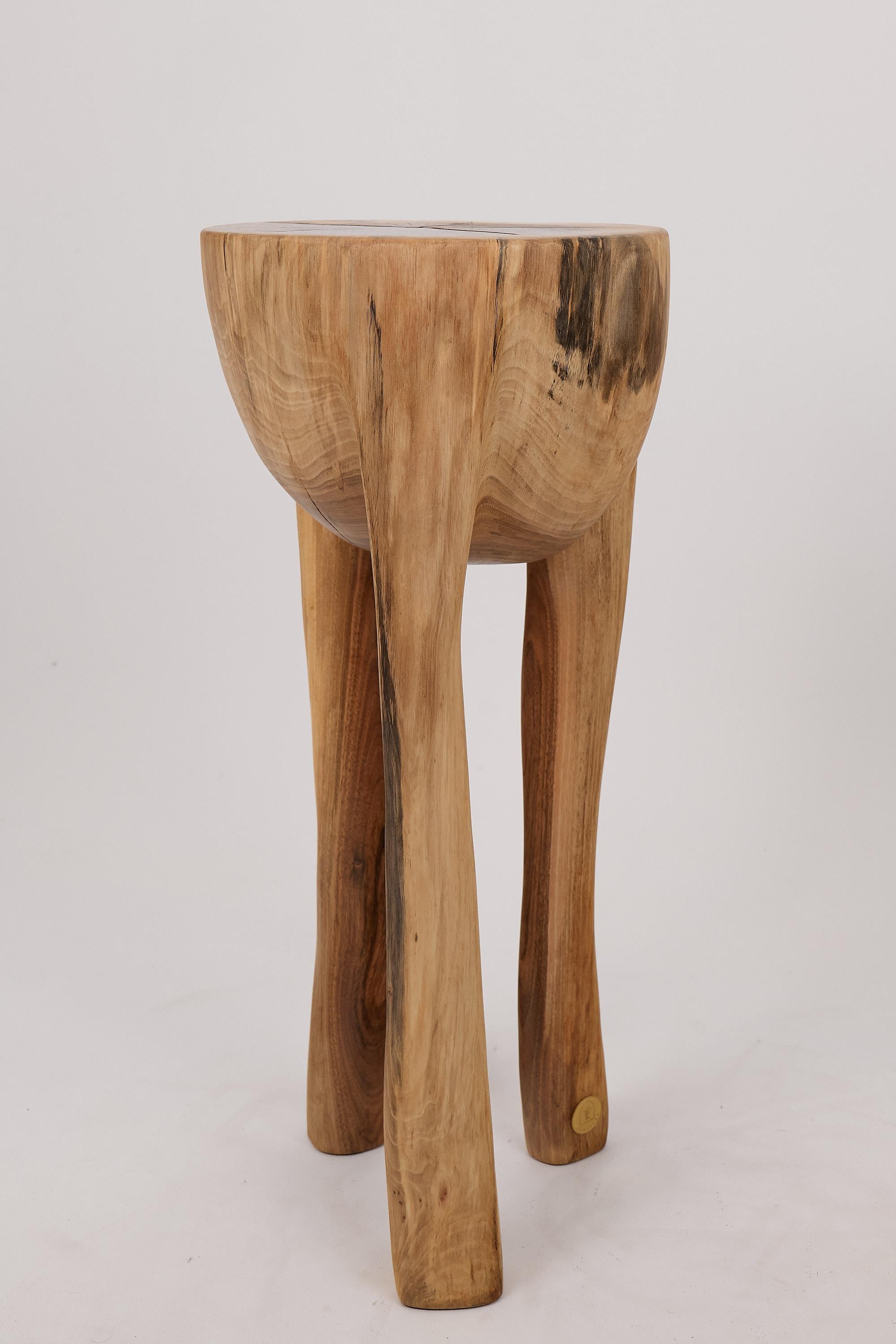 Logniture, Skulpturaler Beistelltisch aus massivem Walnussholz, Original Contemporary Design im Angebot 9
