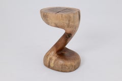Logniture, table d'appoint sculpturale en bois massif de noyer, design contemporain original