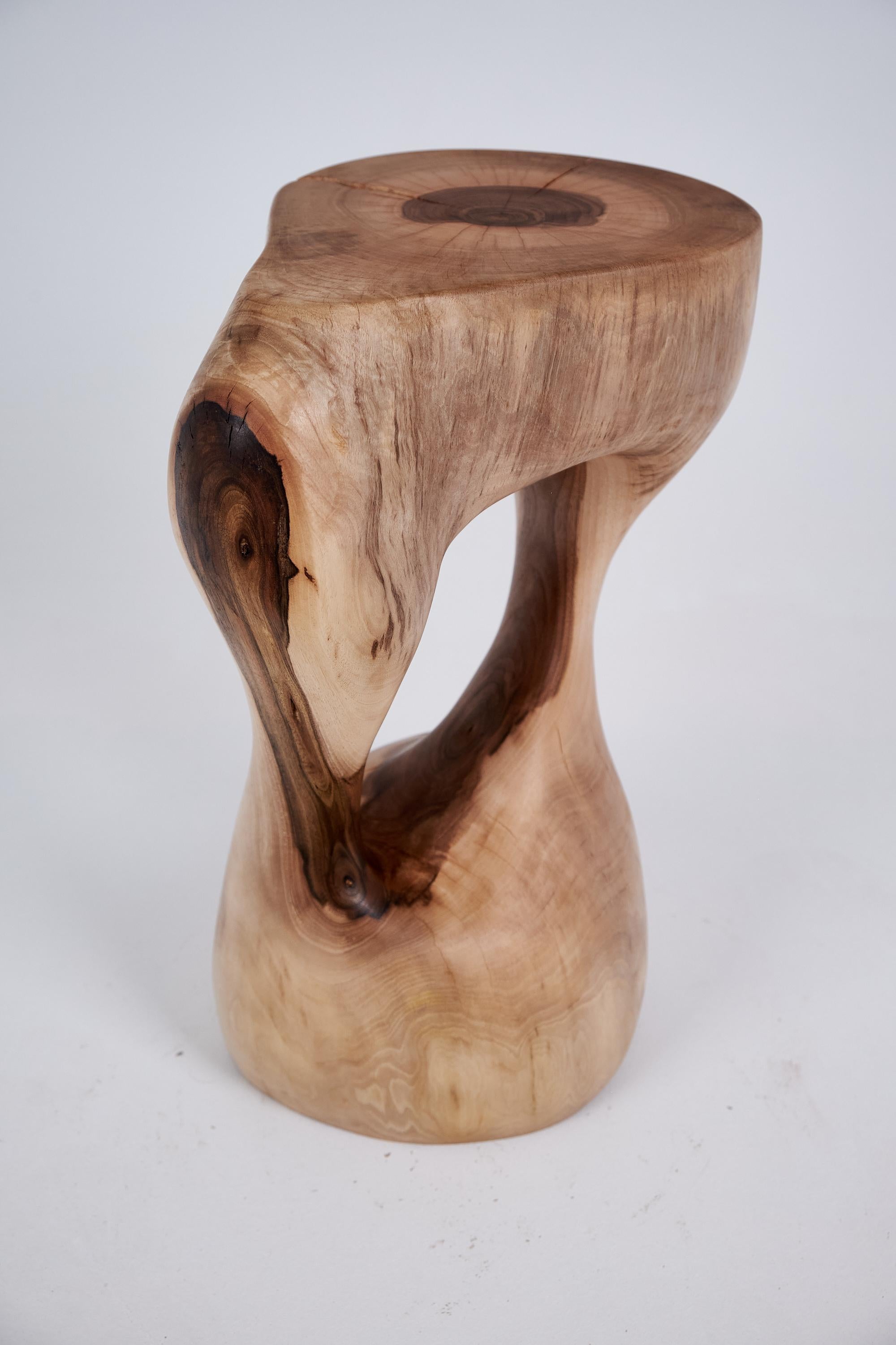 Logniture, Mesa Auxiliar Escultórica de Madera Maciza de Nogal, Original Diseño Contemporáneo en Nuevo Estado en Stara Gradiška, HR