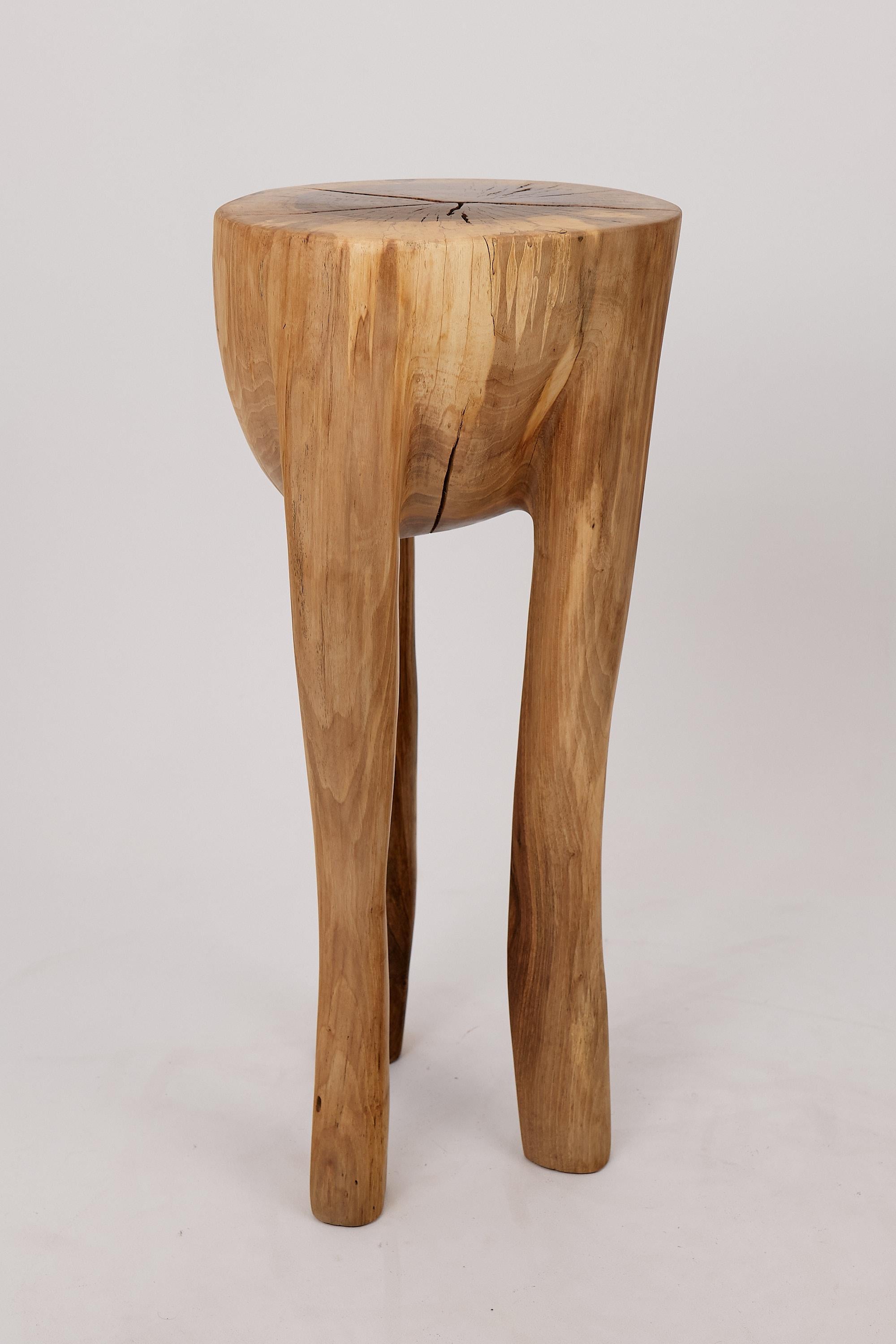Logniture, Skulpturaler Beistelltisch aus massivem Walnussholz, Original Contemporary Design im Zustand „Neu“ im Angebot in Stara Gradiška, HR