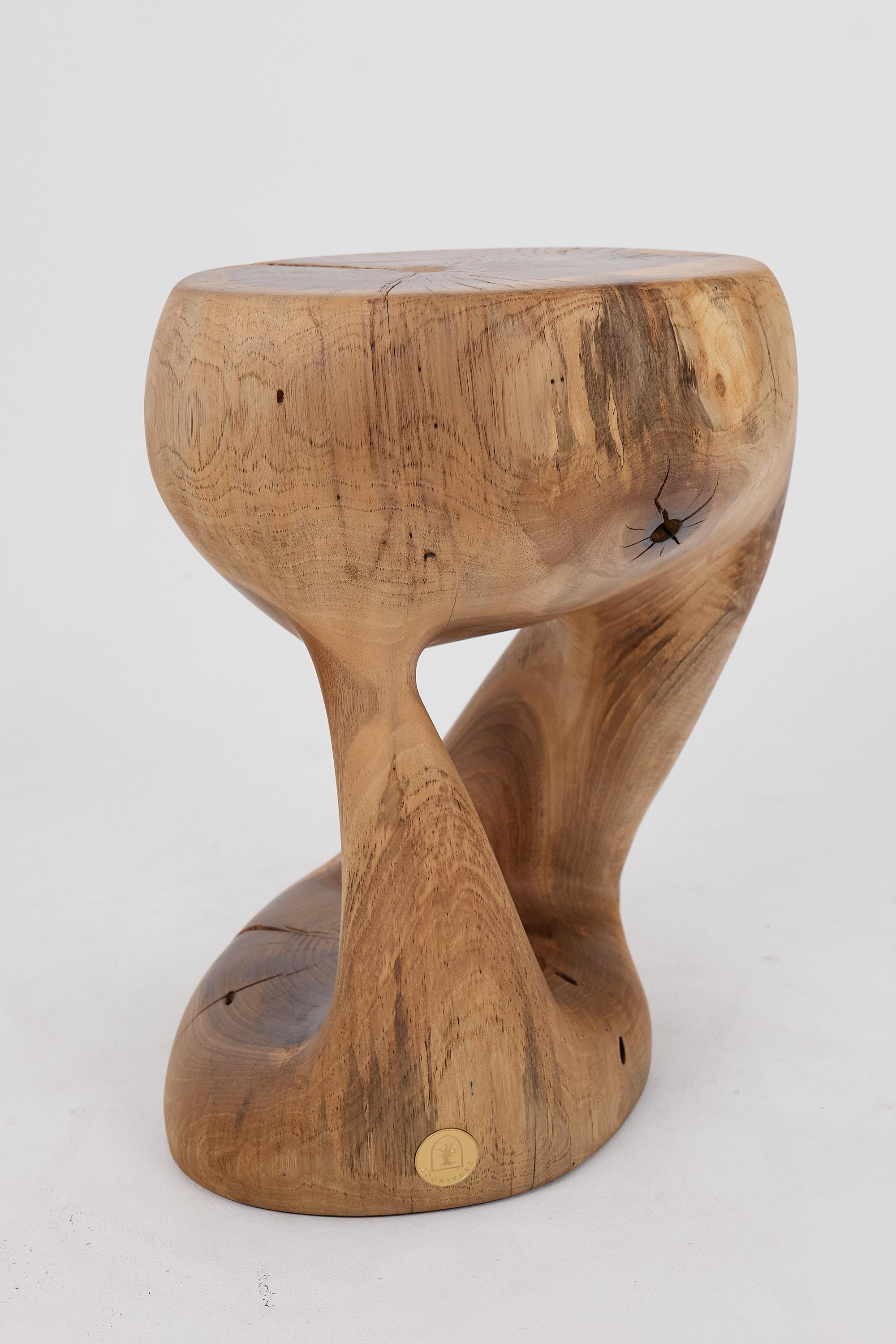 Logniture, Mesa Auxiliar Escultórica de Madera Maciza de Nogal, Original Diseño Contemporáneo en Nuevo Estado en Stara Gradiška, HR