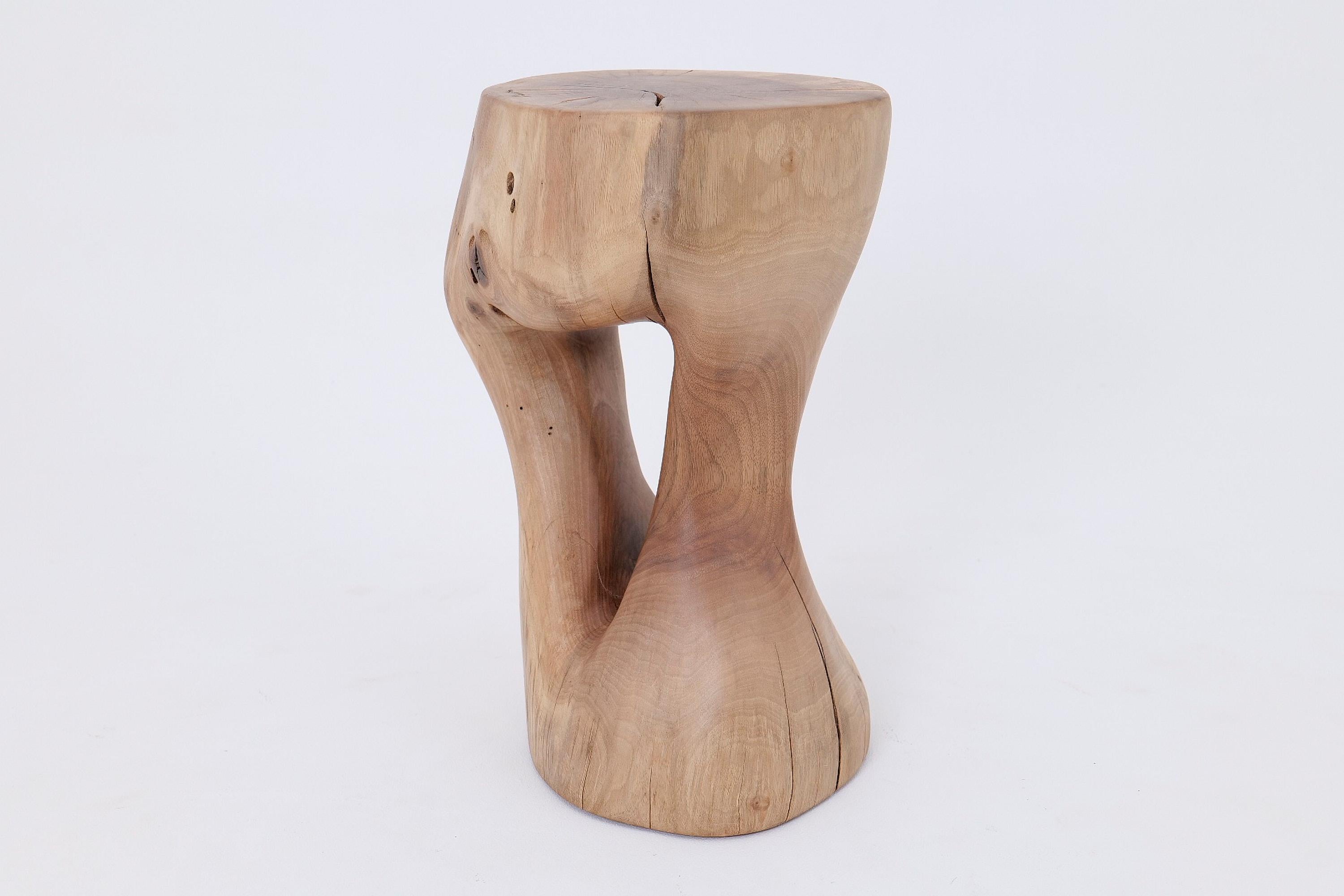 Logniture, table d'appoint sculpturale en bois massif de noyer, design contemporain original Neuf - En vente à Stara Gradiška, HR