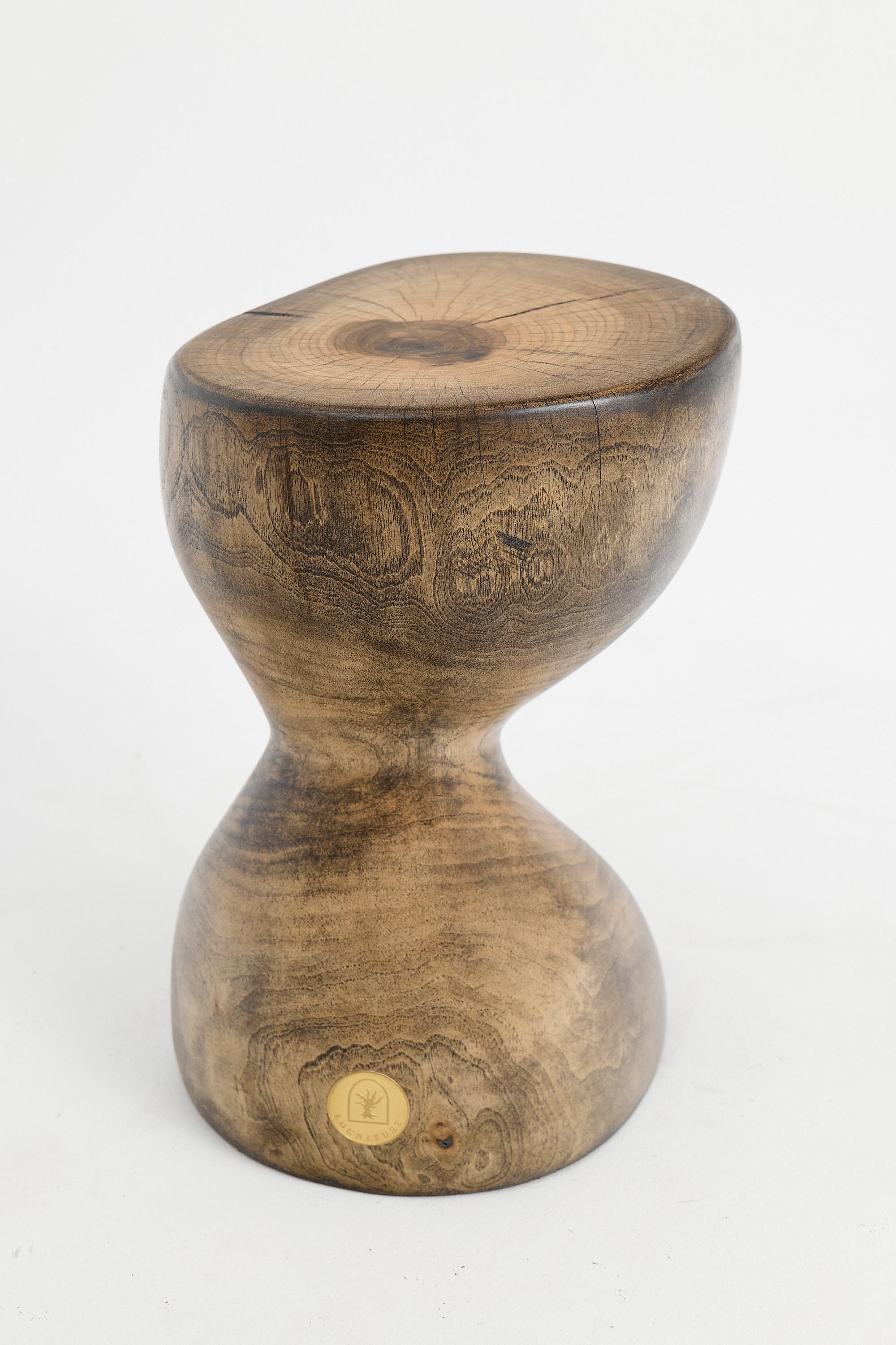 Logniture, Mesa Auxiliar Escultórica de Madera Maciza de Nogal, Original Diseño Contemporáneo en venta 1
