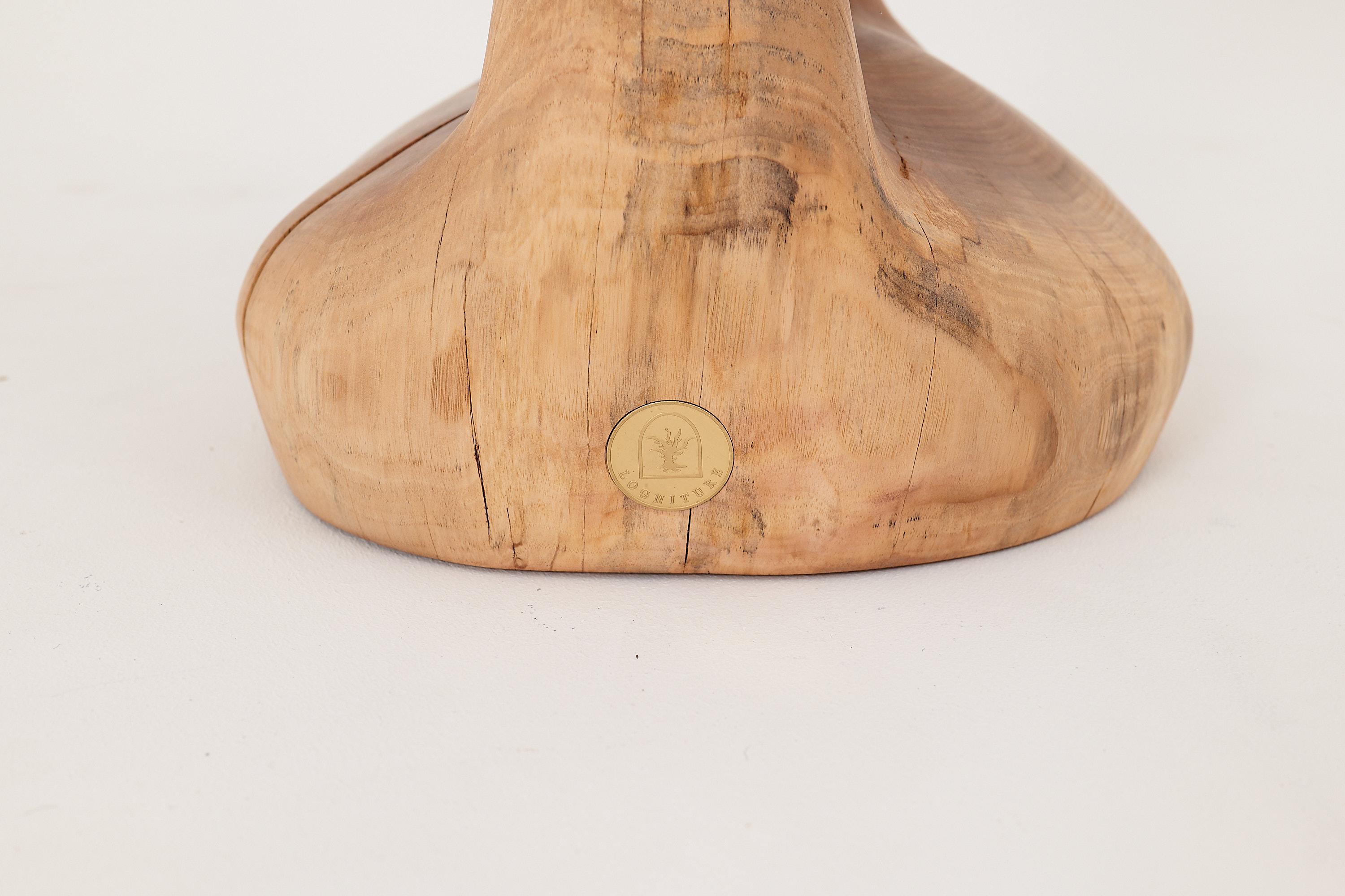 Logniture, Mesa Auxiliar Escultórica de Madera Maciza de Nogal, Original Diseño Contemporáneo en venta 1