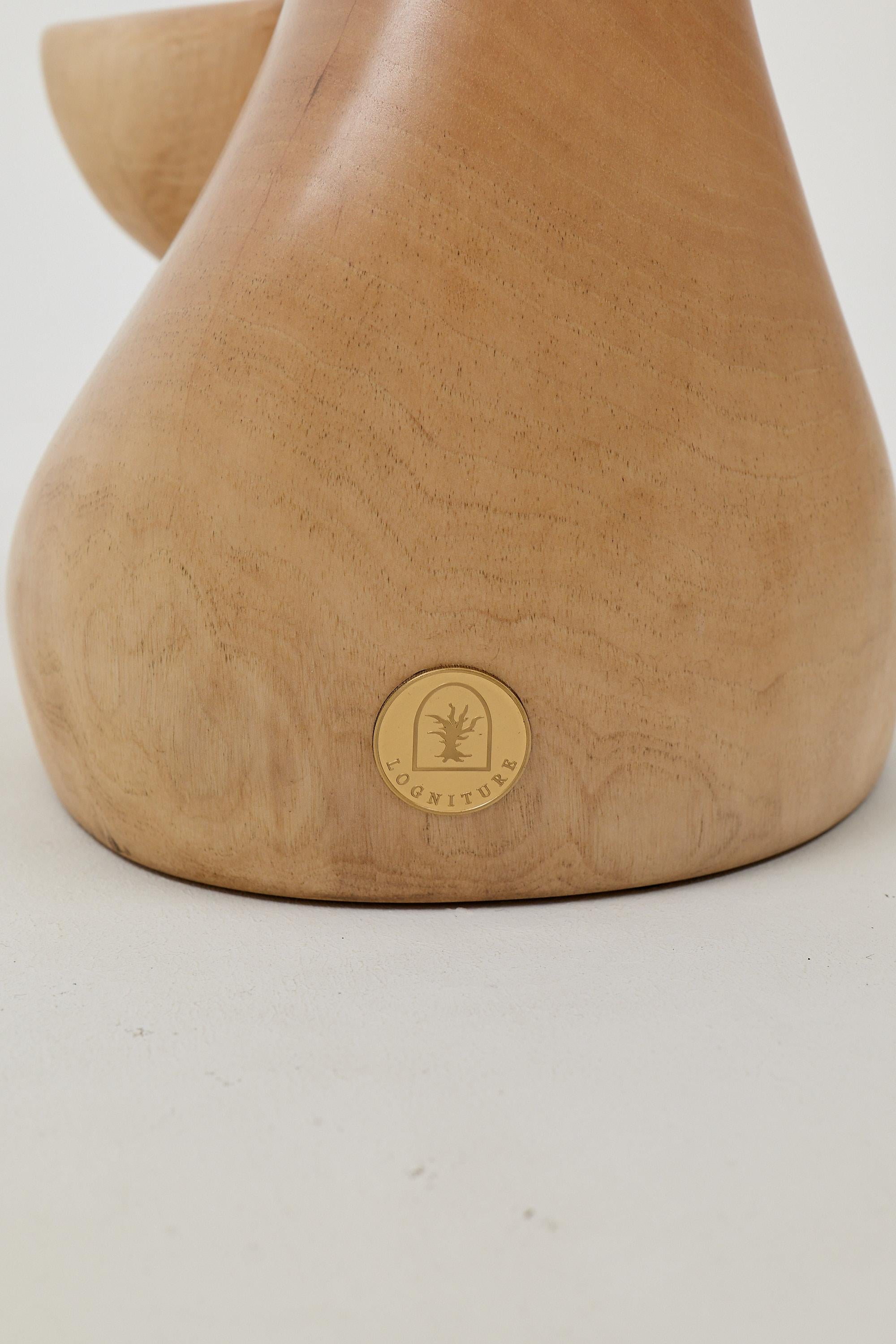 Logniture, Mesa Auxiliar Escultórica de Madera Maciza de Nogal, Original Diseño Contemporáneo en venta 2
