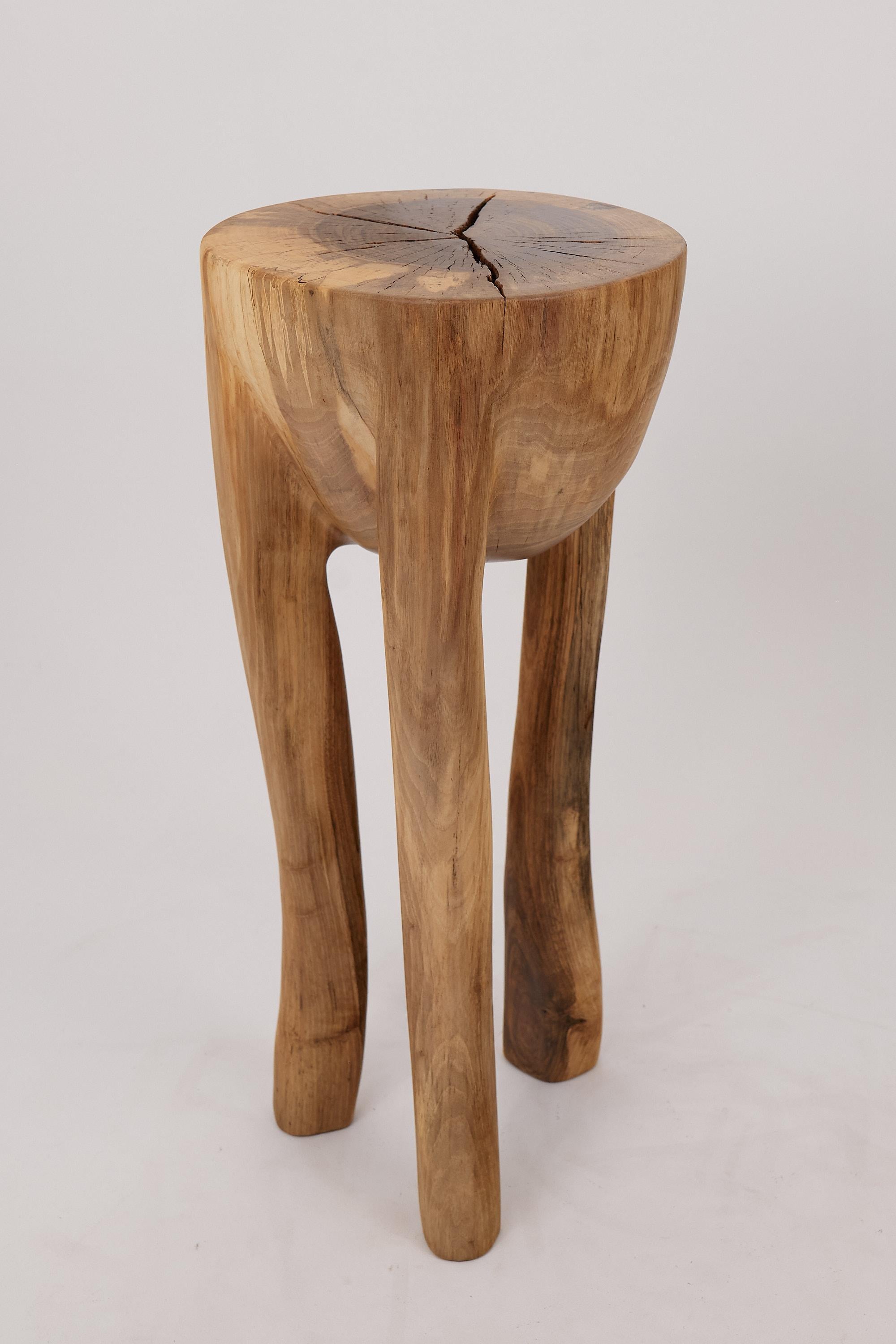 Logniture, Skulpturaler Beistelltisch aus massivem Walnussholz, Original Contemporary Design im Angebot 1