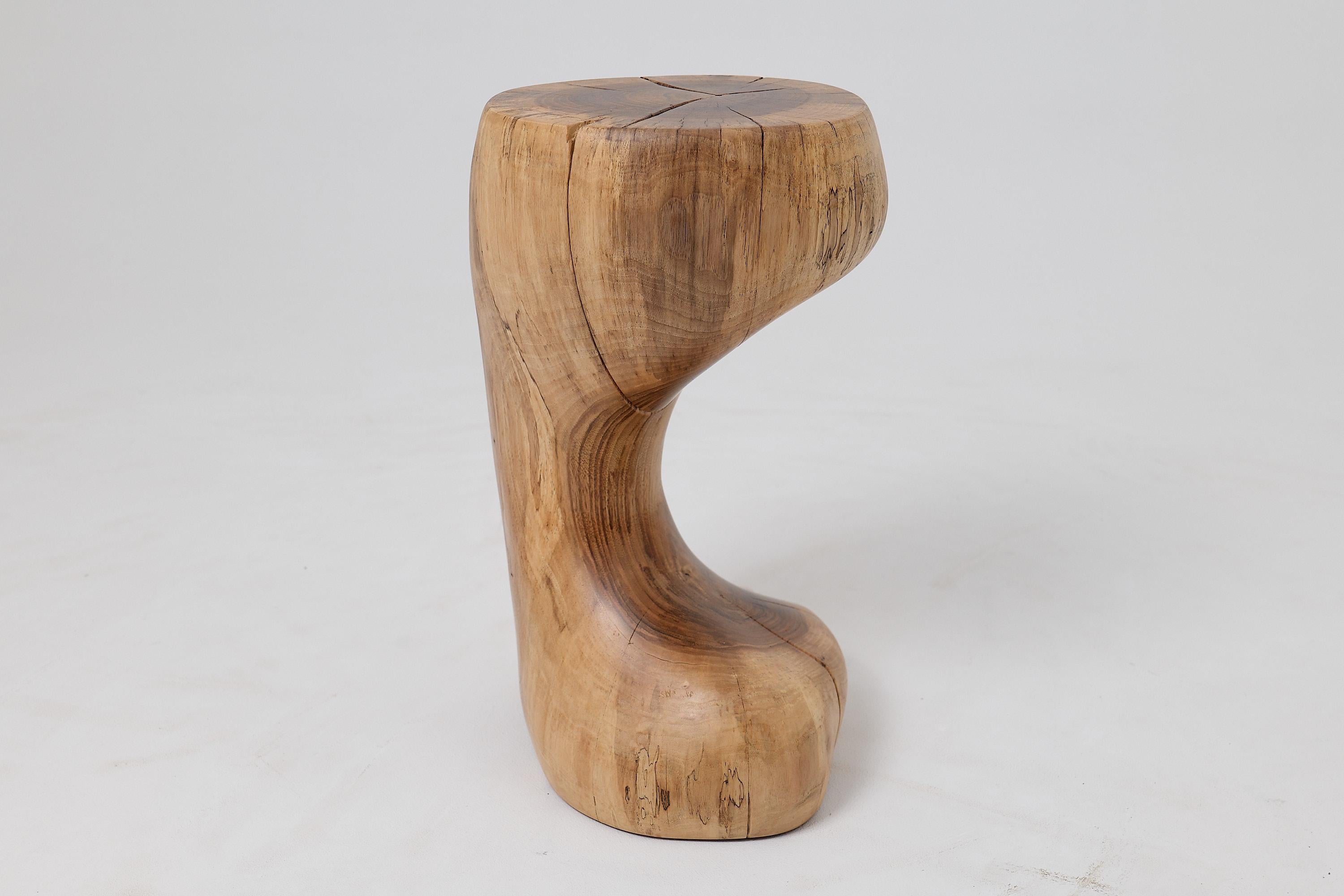 Logniture, Walnut Solid Wood Sculptural Side Table, Original Contemporary Design in vendita 1