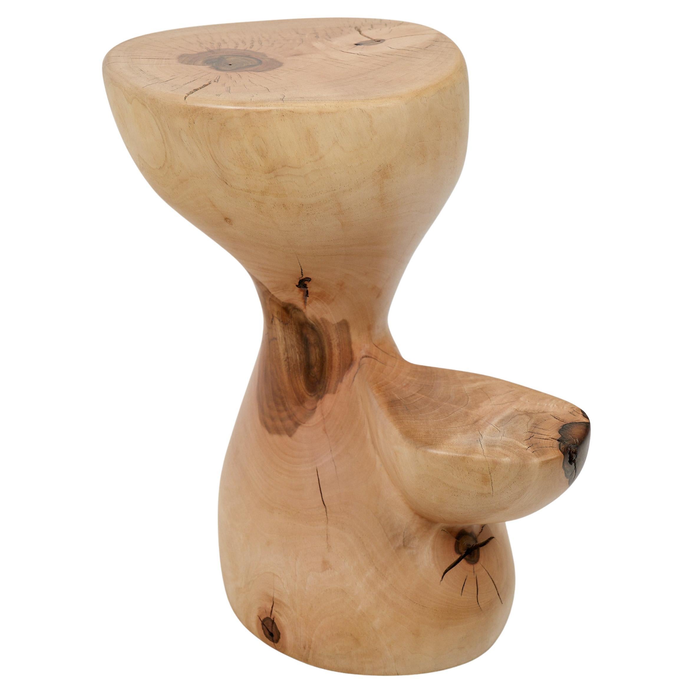 Logniture, Skulpturaler Beistelltisch aus massivem Walnussholz, Original Contemporary Design