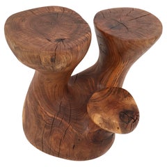 Logniture, table d'appoint sculpturale en bois massif de noyer, design contemporain original