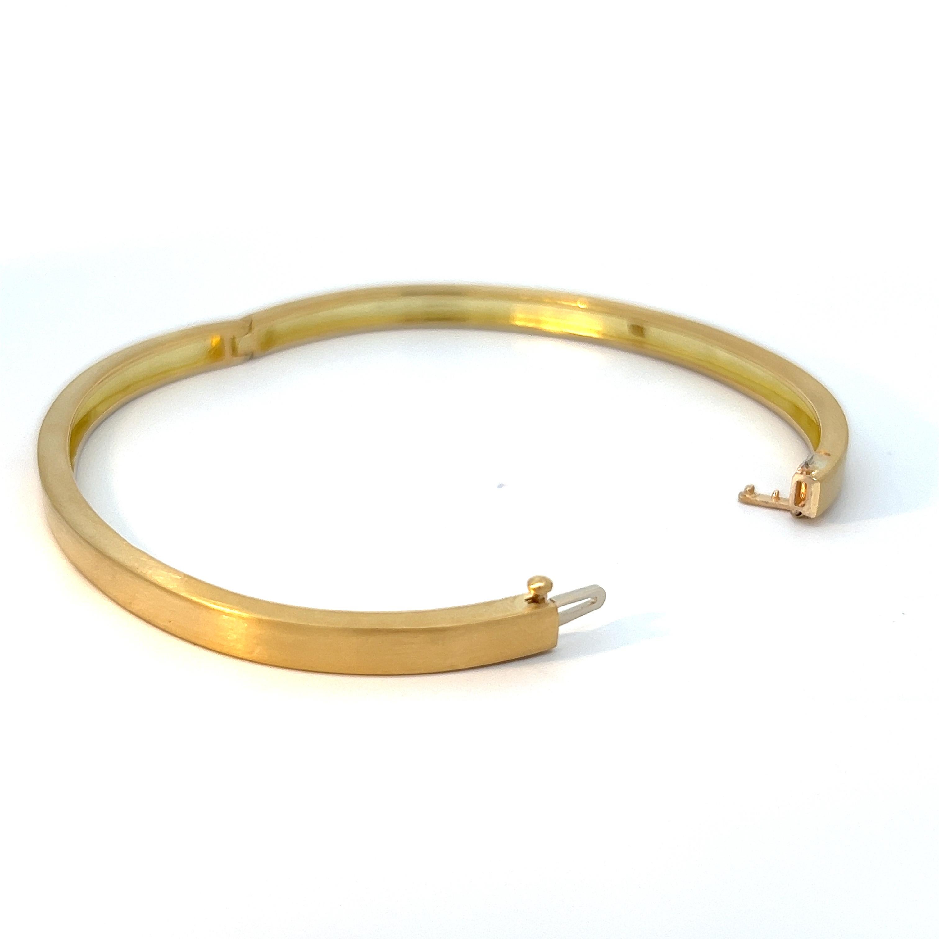 Bangle da uomo in oro giallo 18 carati con chiusura a scatto di Lois D. A. In condizioni Nuovo in vendita a New York, NY