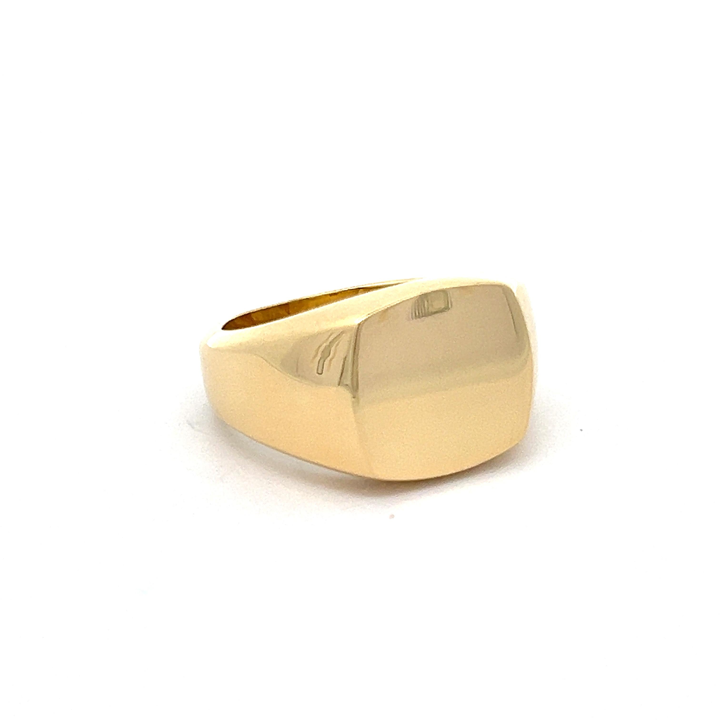 For Sale:  Lois D. Sasson Design 18k Yellow Gold Men's Signet Ring  2