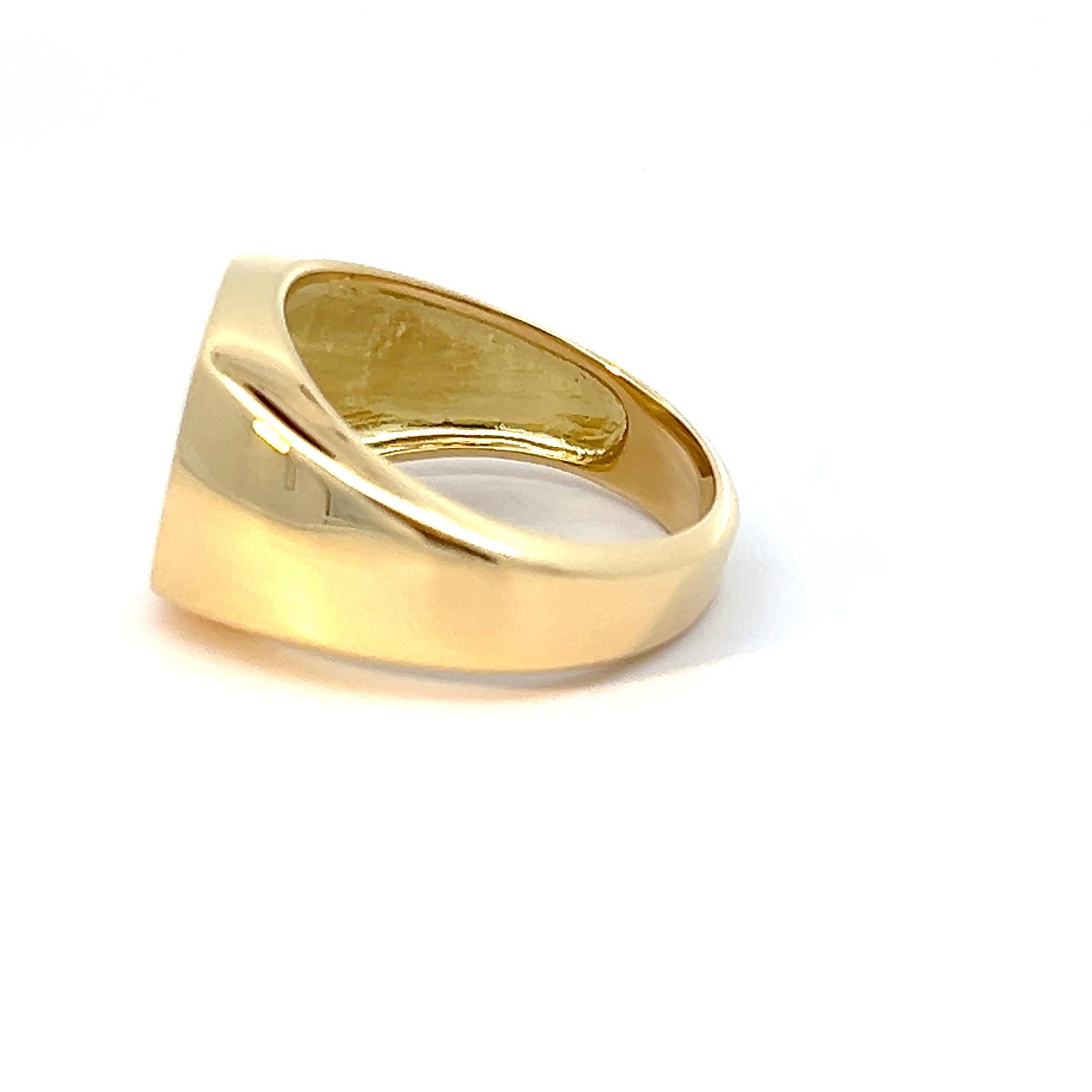 For Sale:  Lois D. Sasson Design 18k Yellow Gold Men's Signet Ring 4