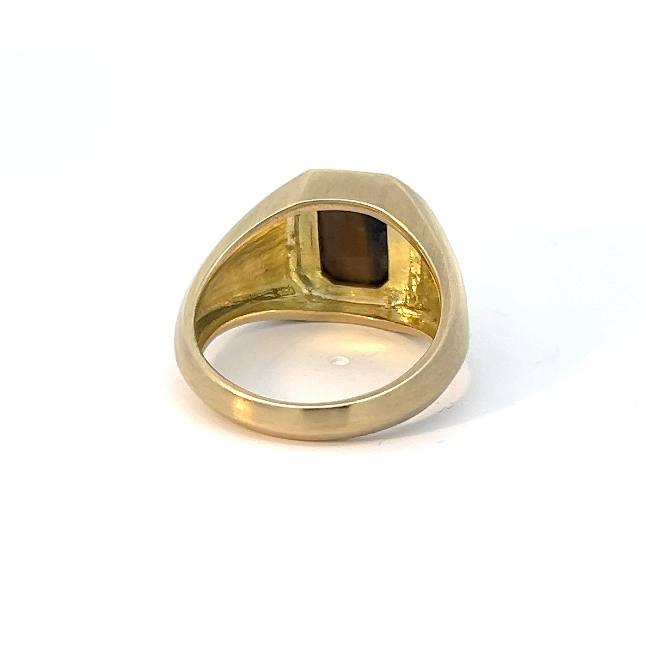 For Sale:  Lois D. Sasson Design Men's 18k Yellow Gold Tiger Eye Signet Ring  3