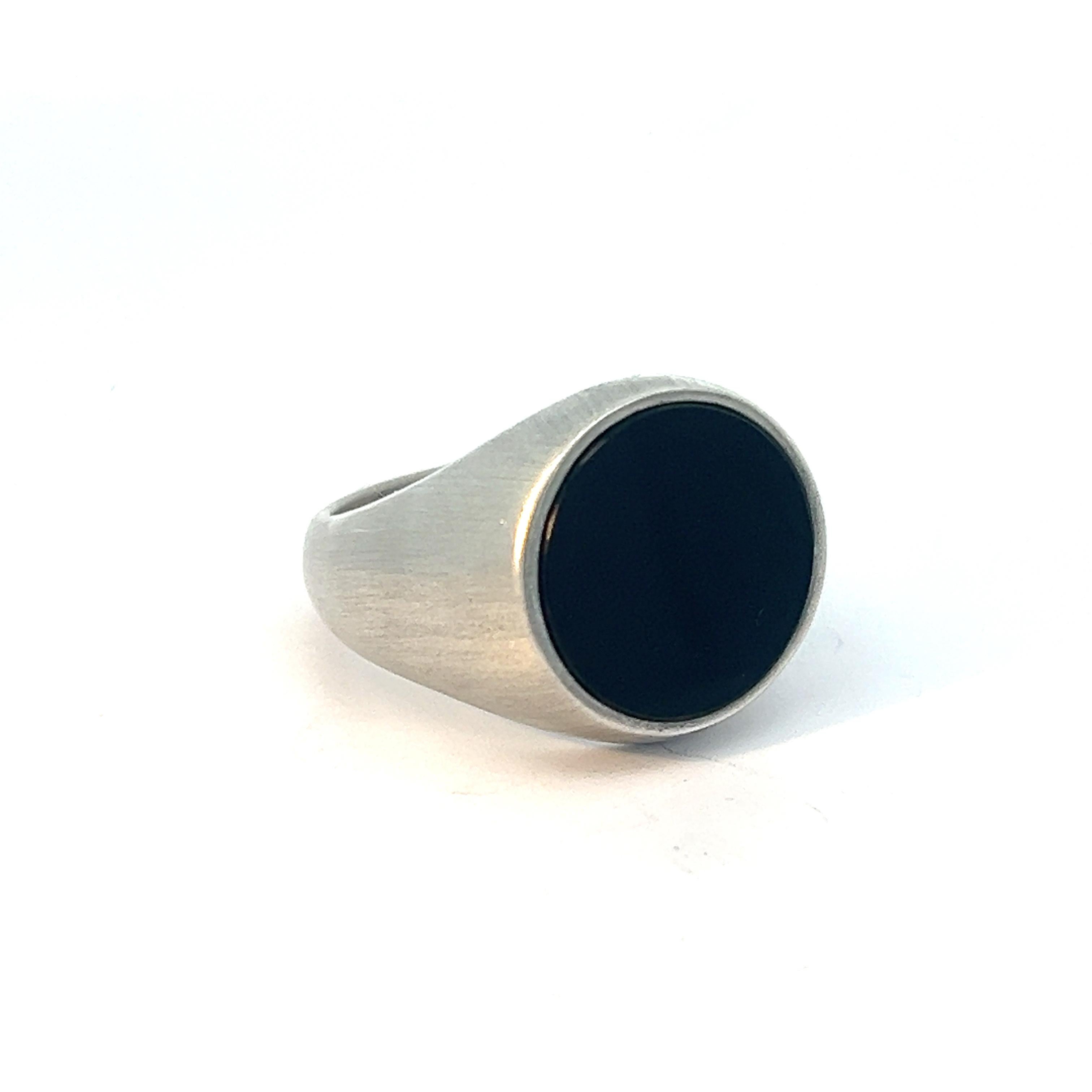 Lois D. Sasson Design Sterling Silver Black Onyx Signet Men's Ring In New Condition For Sale In New York, NY