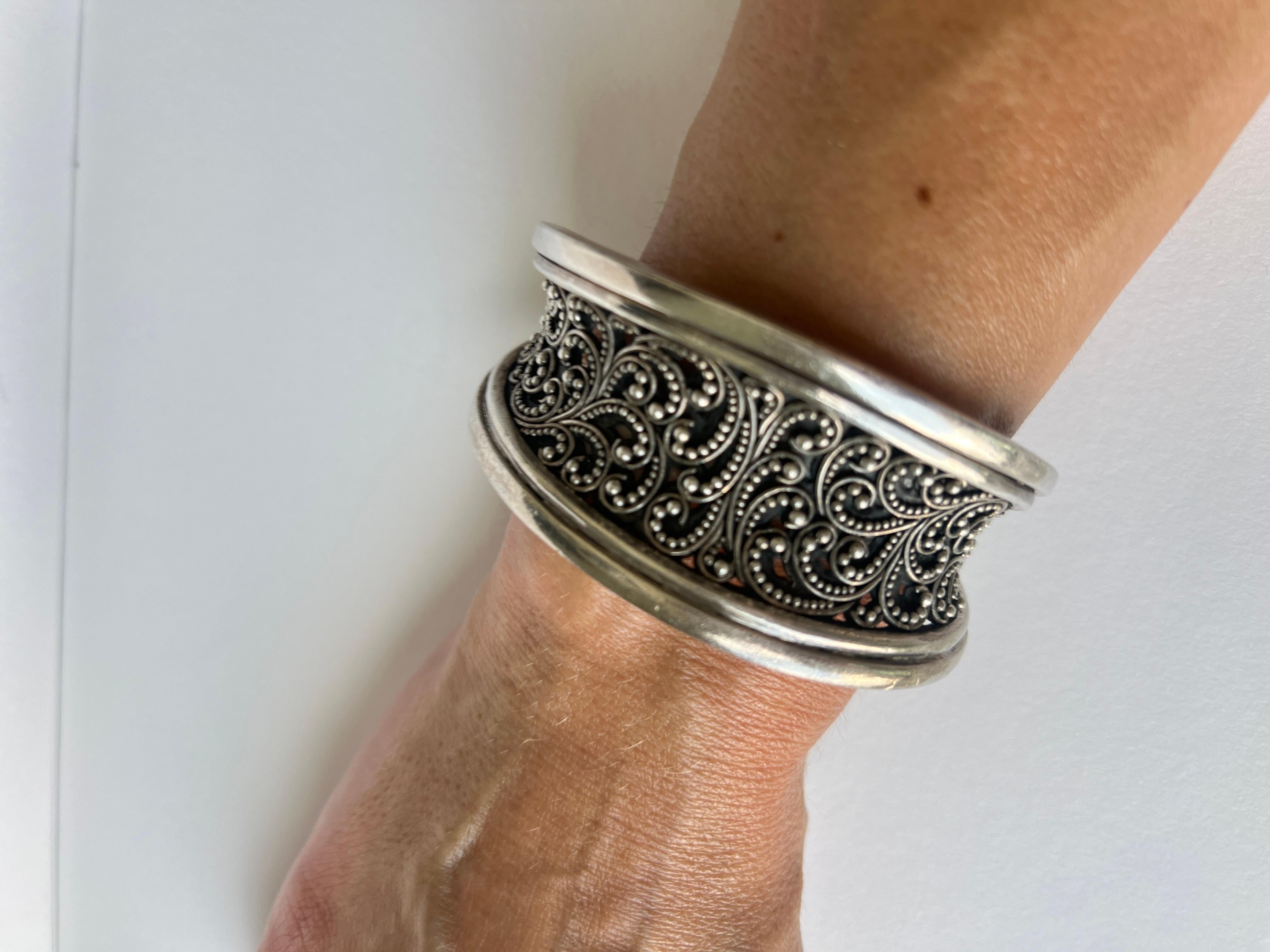 Lois Hill Sterling Silver Caviar Bangle In Excellent Condition For Sale In Reston, VA