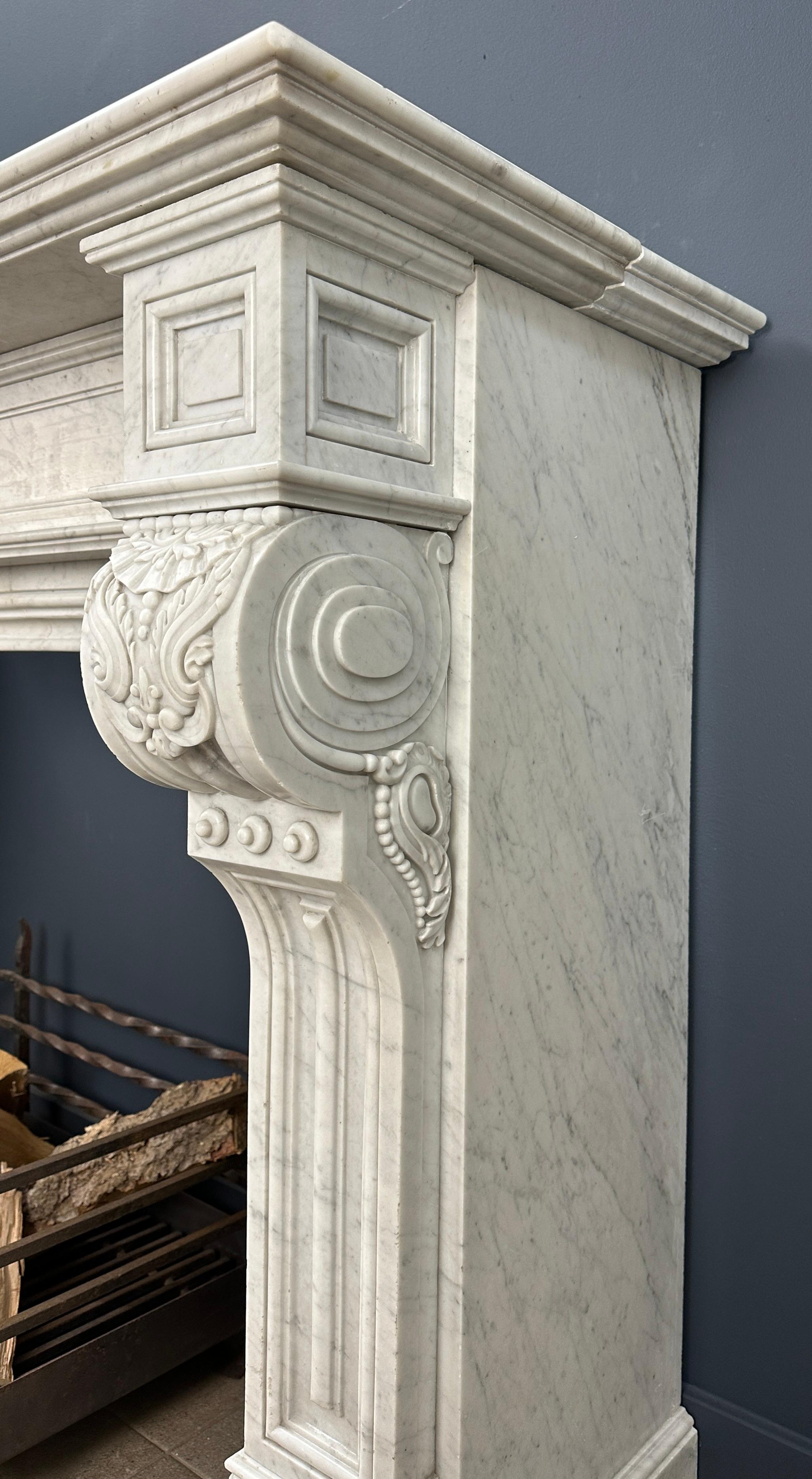XIXe siècle Lois Xv Magnifique Cheminée en marbre riche et antique en vente