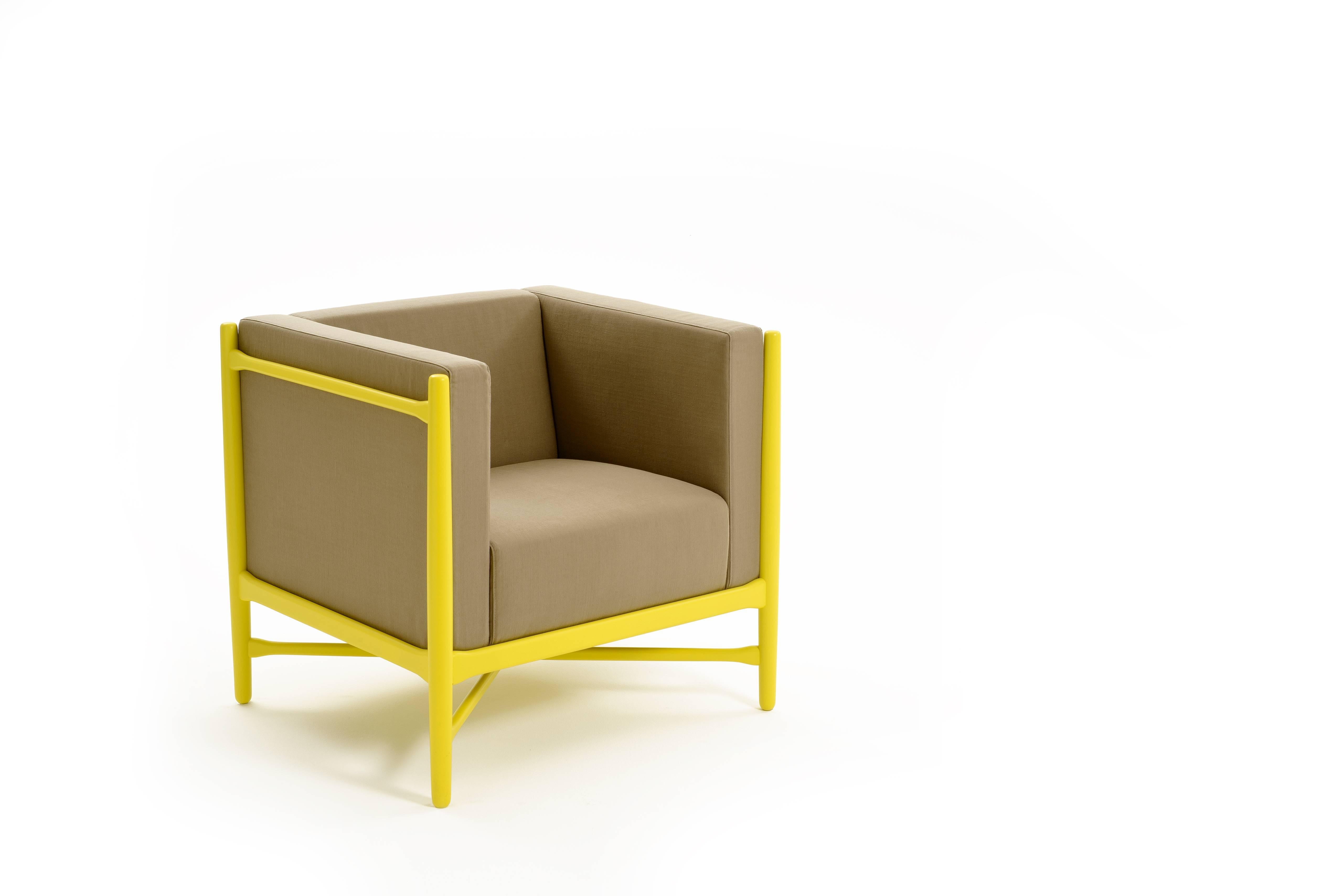 Moderne Fauteuil Loka, design confortable, tissu d'ameublement de style moderne en vente