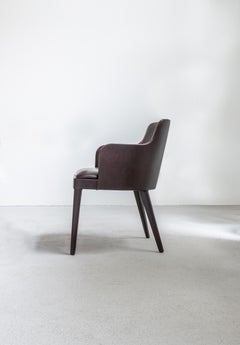 Sedia con braccioli in legno di Wood Wood e tappezzeria marrone scuro 80 di Casa Casati