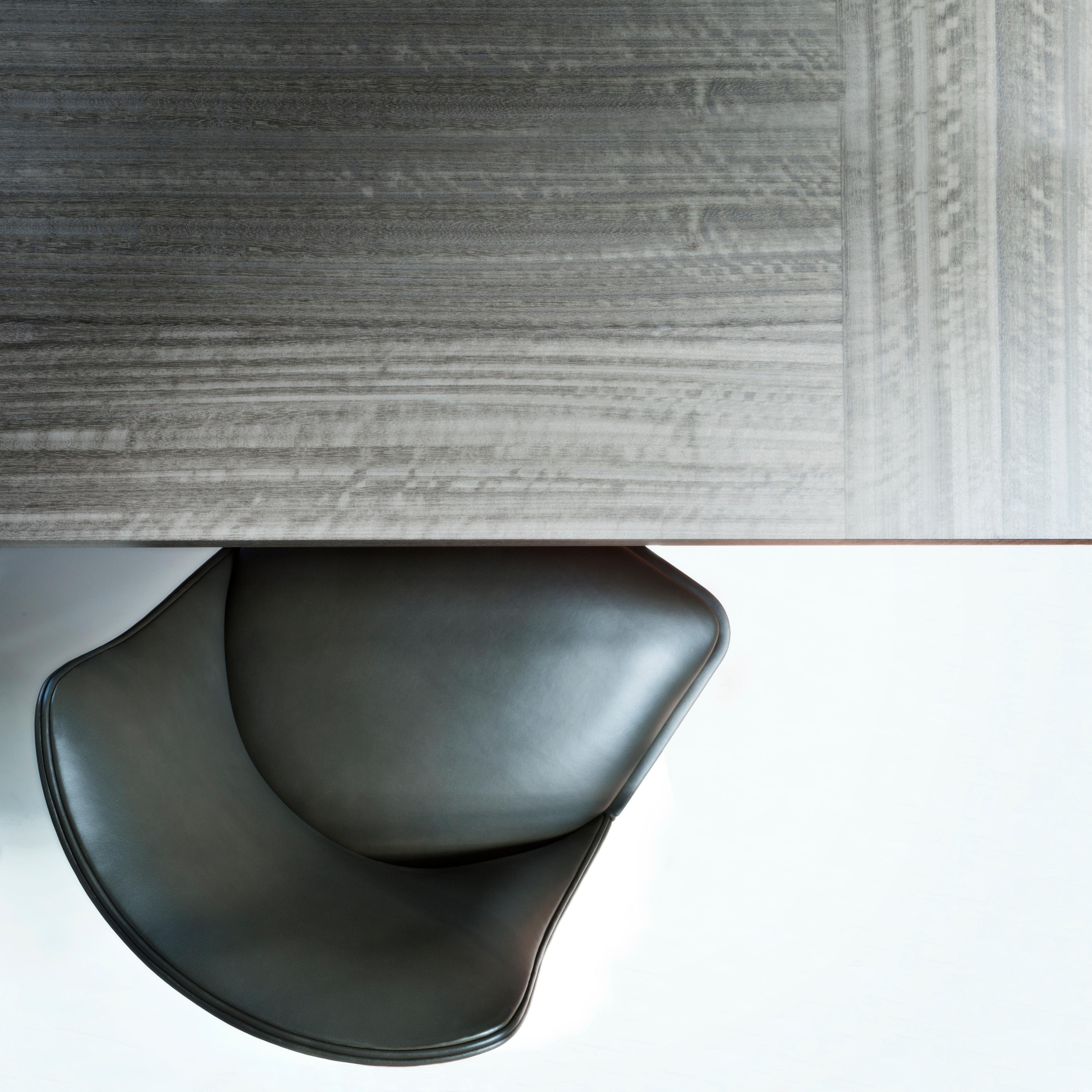 Silla Tapizada Marrón Oscuro 80 Y Madera De Haya Con Reposabrazos by Casa Casati Italiano en venta