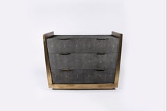 Lola Kommode aus Chagrinleder und Bronze-Patina-Messing von R&Y Augousti